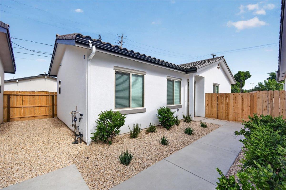 2379 2383 N Arthur, Fresno, CA 93705