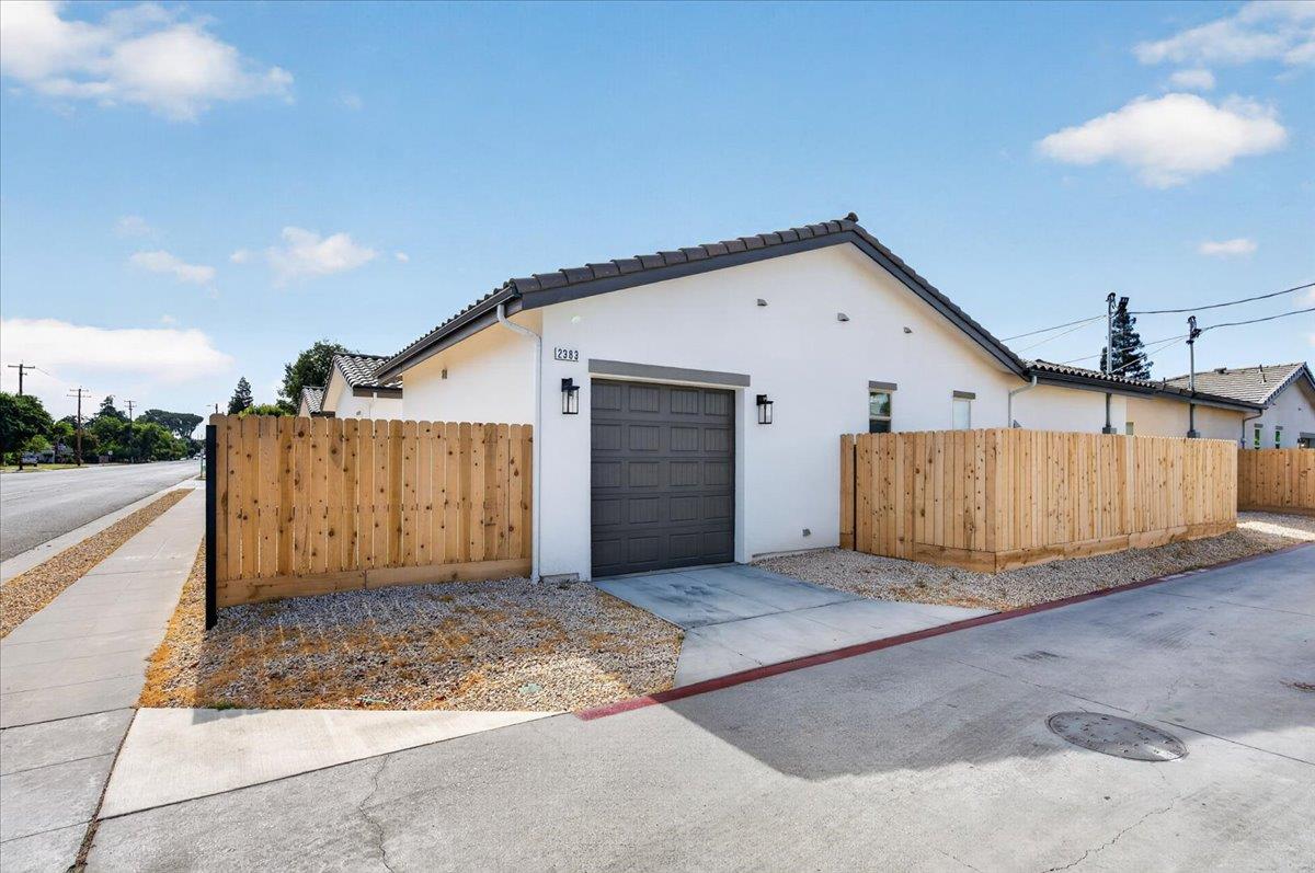 2379 2383 N Arthur, Fresno, CA 93705