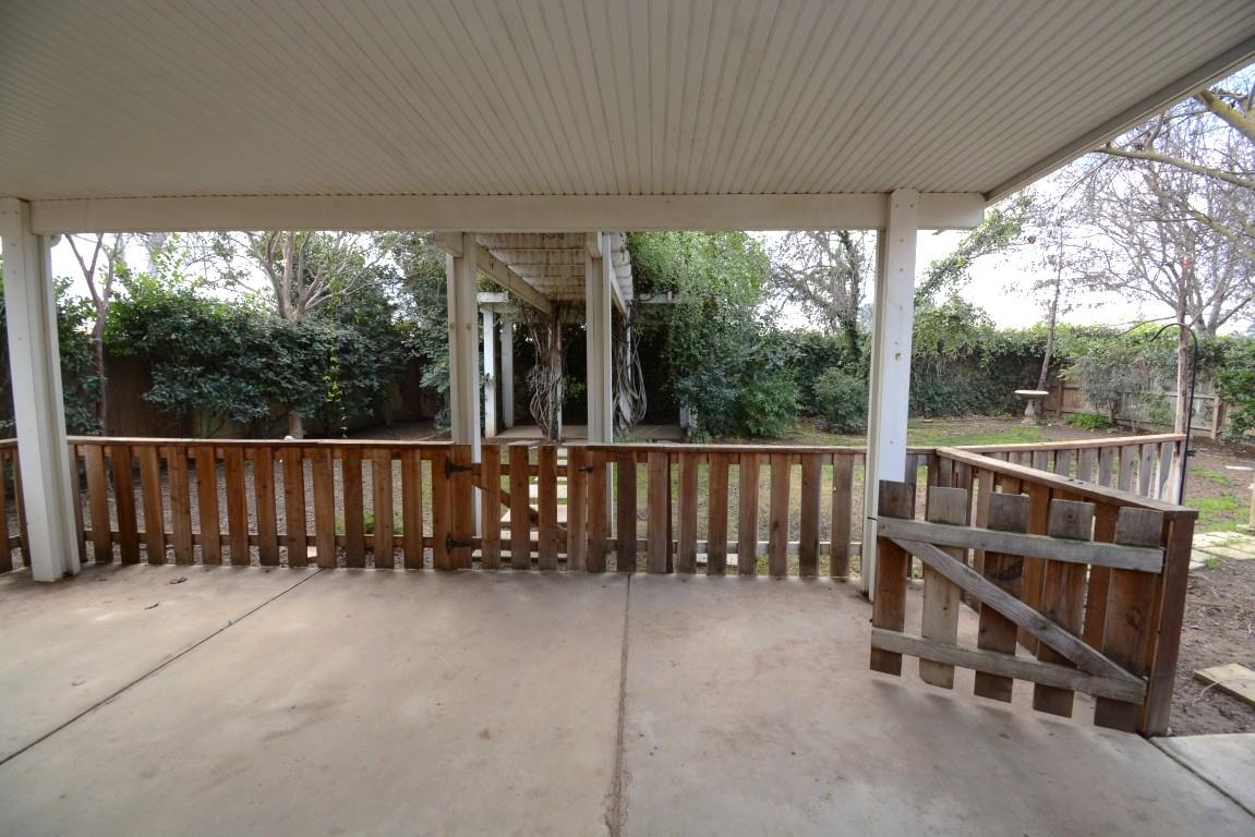 2360 S Playa Ave, Fresno, CA 93727