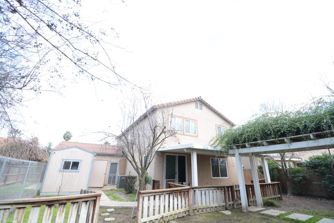 2360 S Playa Ave, Fresno, CA 93727