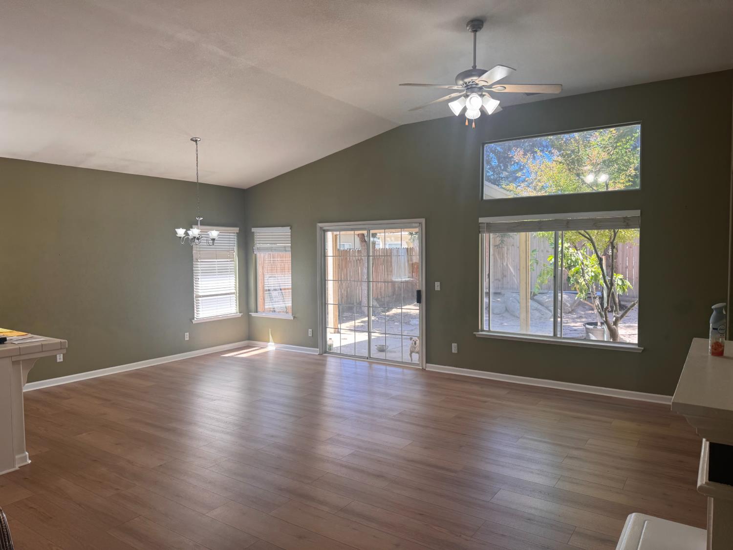 2616 E Omaha Ave, Fresno, CA 93720
