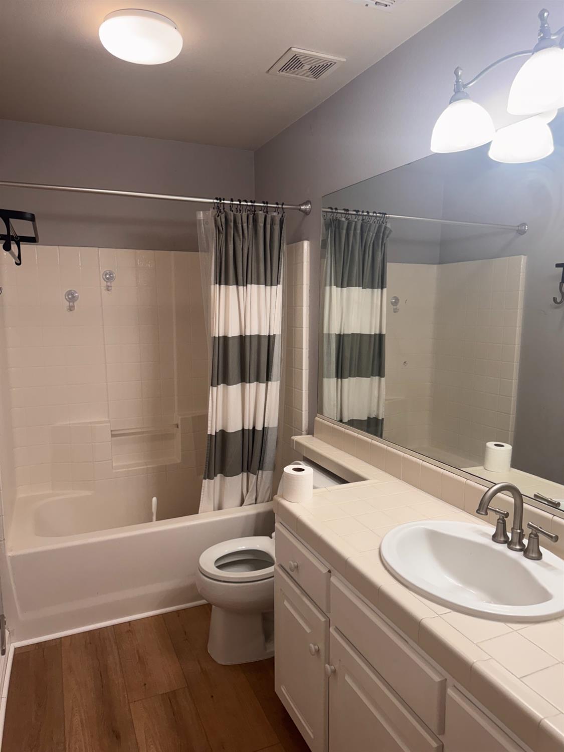 2616 E Omaha Ave, Fresno, CA 93720