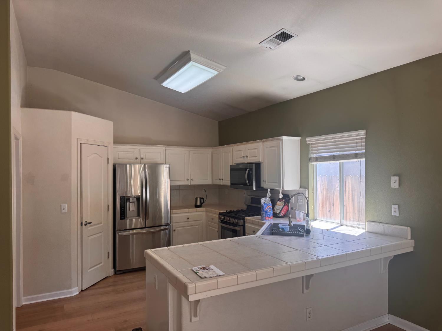 2616 E Omaha Ave, Fresno, CA 93720