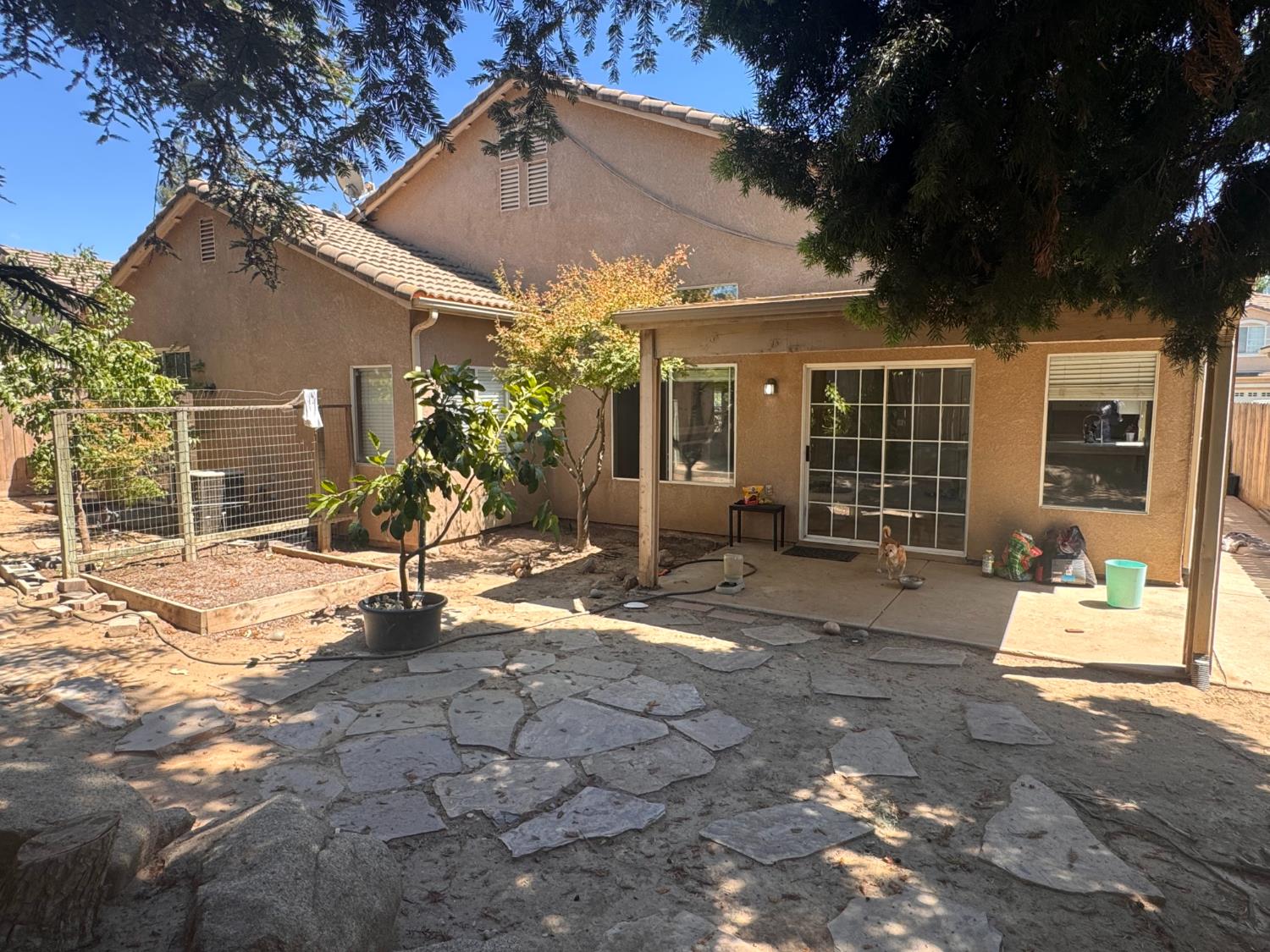 2616 E Omaha Ave, Fresno, CA 93720