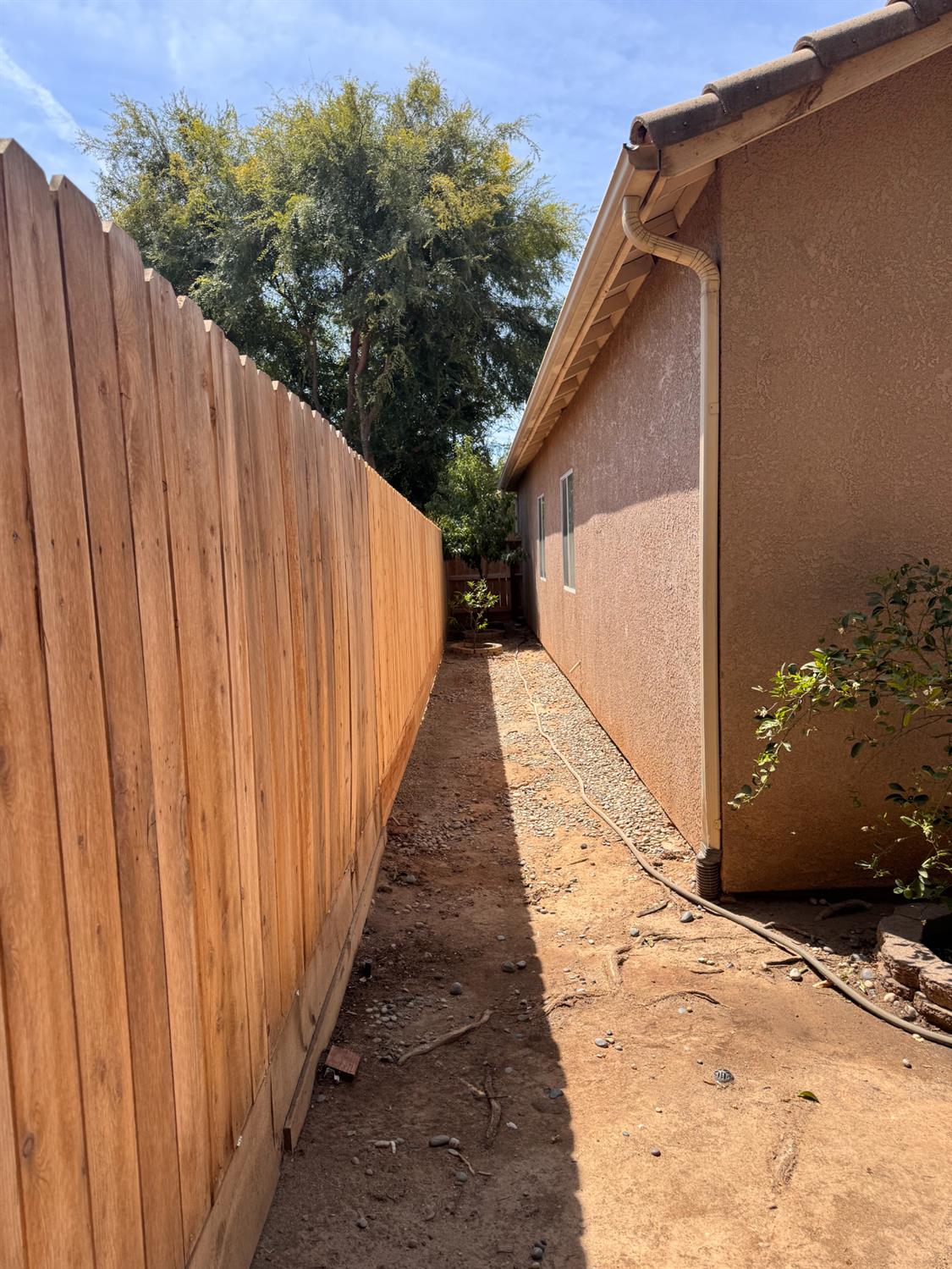 2616 E Omaha Ave, Fresno, CA 93720