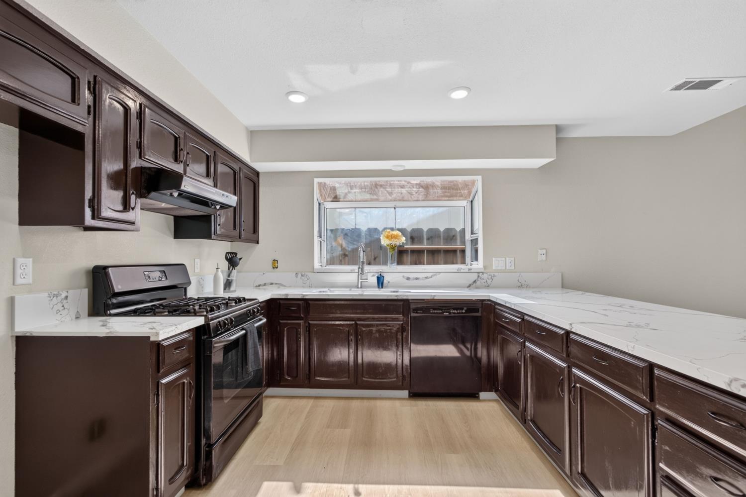 2731 Yosemite Ct, Atwater, CA 95301