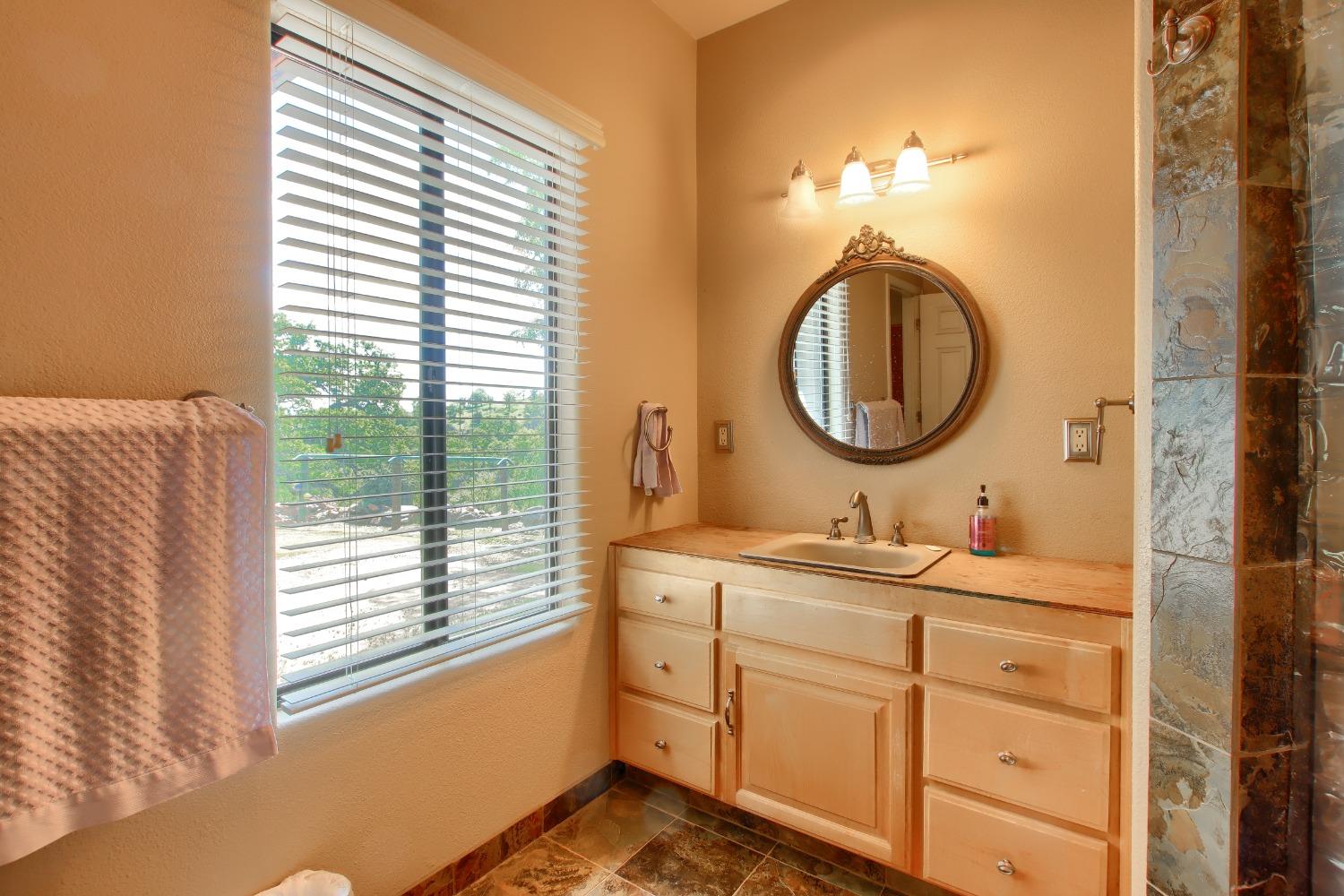 42625 Red Top Mountain Ct, Coarsegold, CA 93614