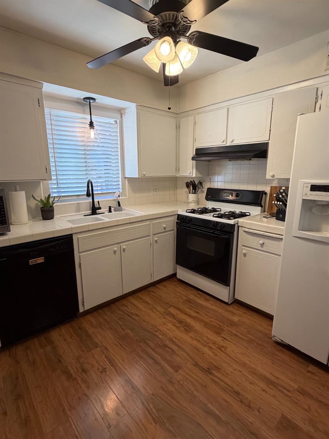 168 W Indianapolis Ave, Clovis, CA 93612