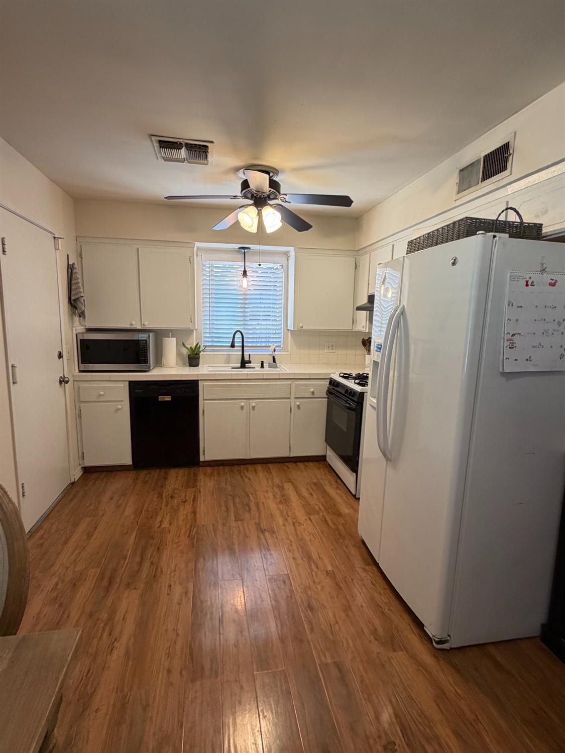 168 W Indianapolis Ave, Clovis, CA 93612