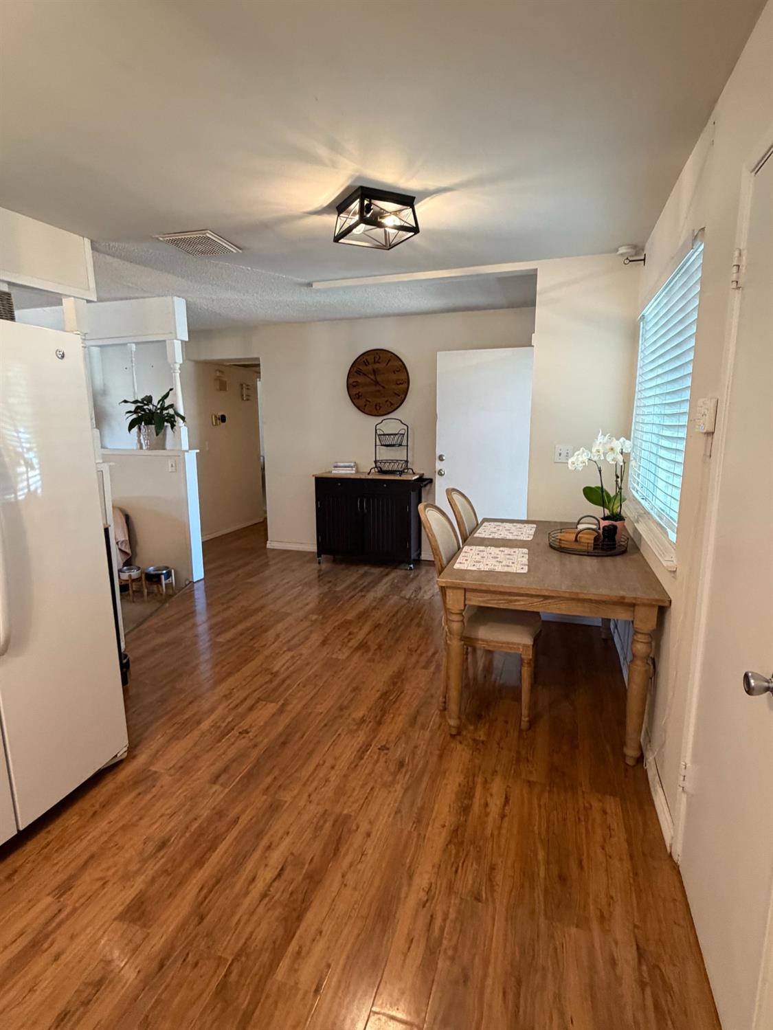 168 W Indianapolis Ave, Clovis, CA 93612