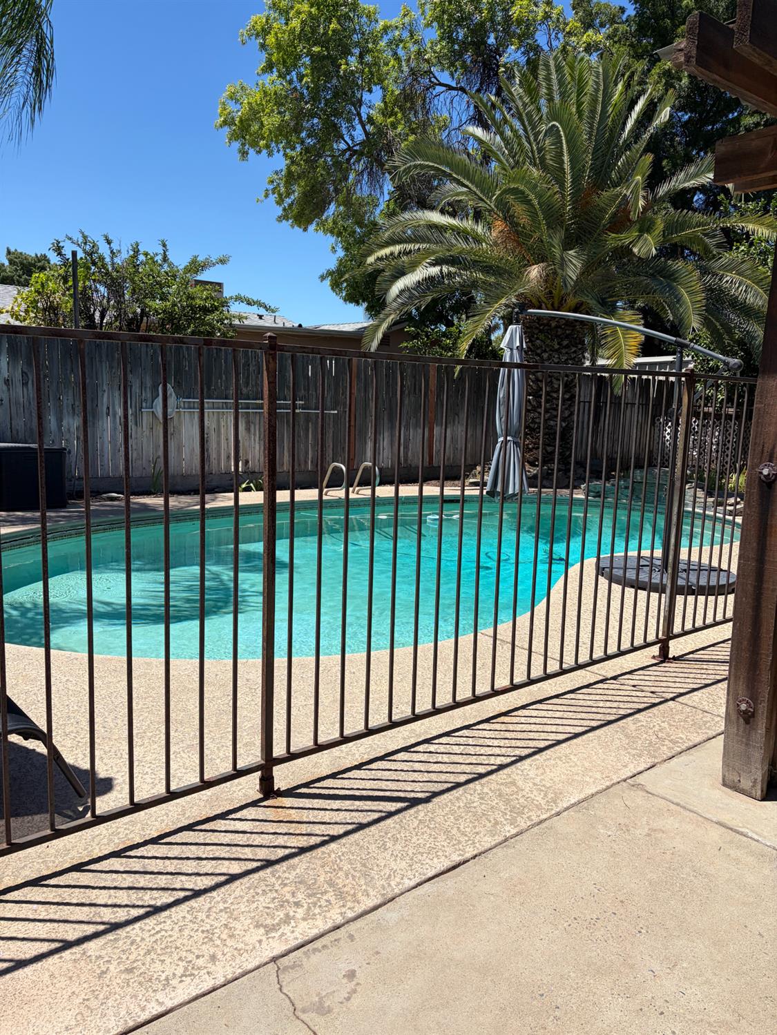 168 W Indianapolis Ave, Clovis, CA 93612