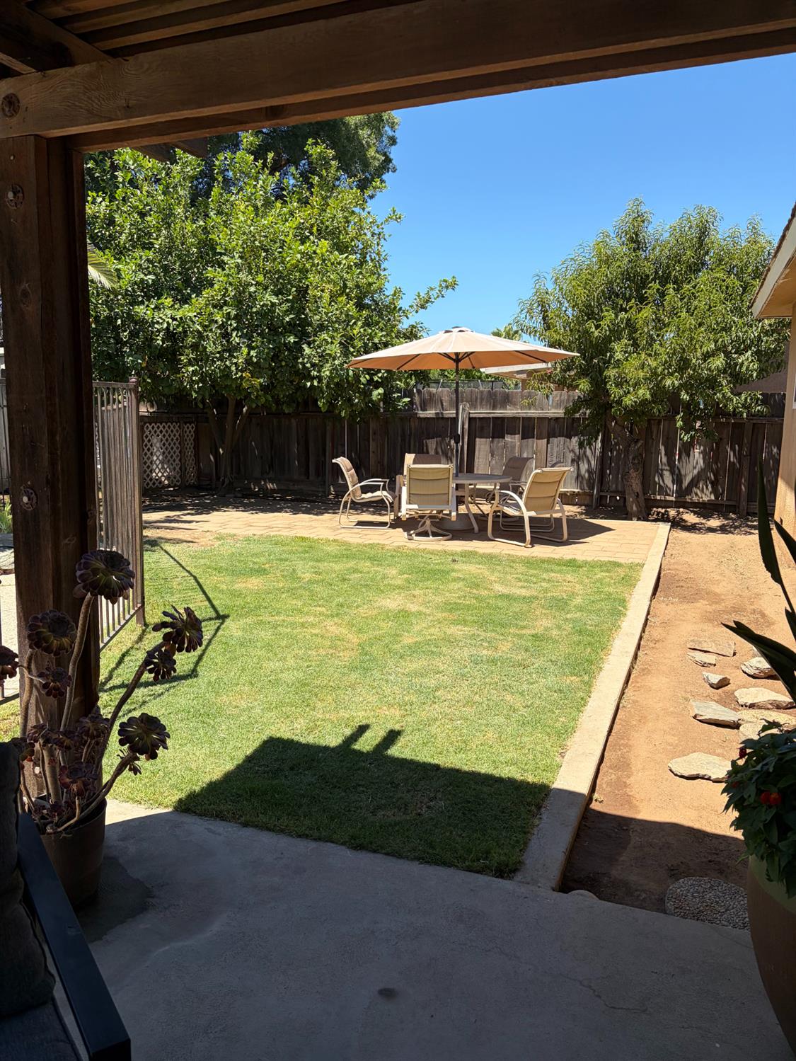 168 W Indianapolis Ave, Clovis, CA 93612