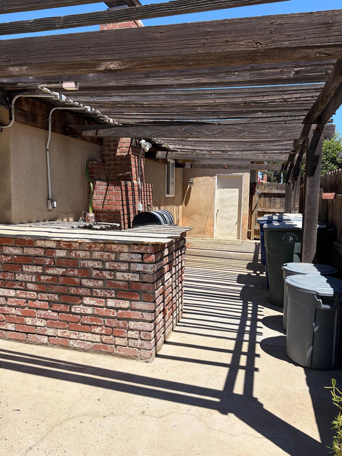168 W Indianapolis Ave, Clovis, CA 93612