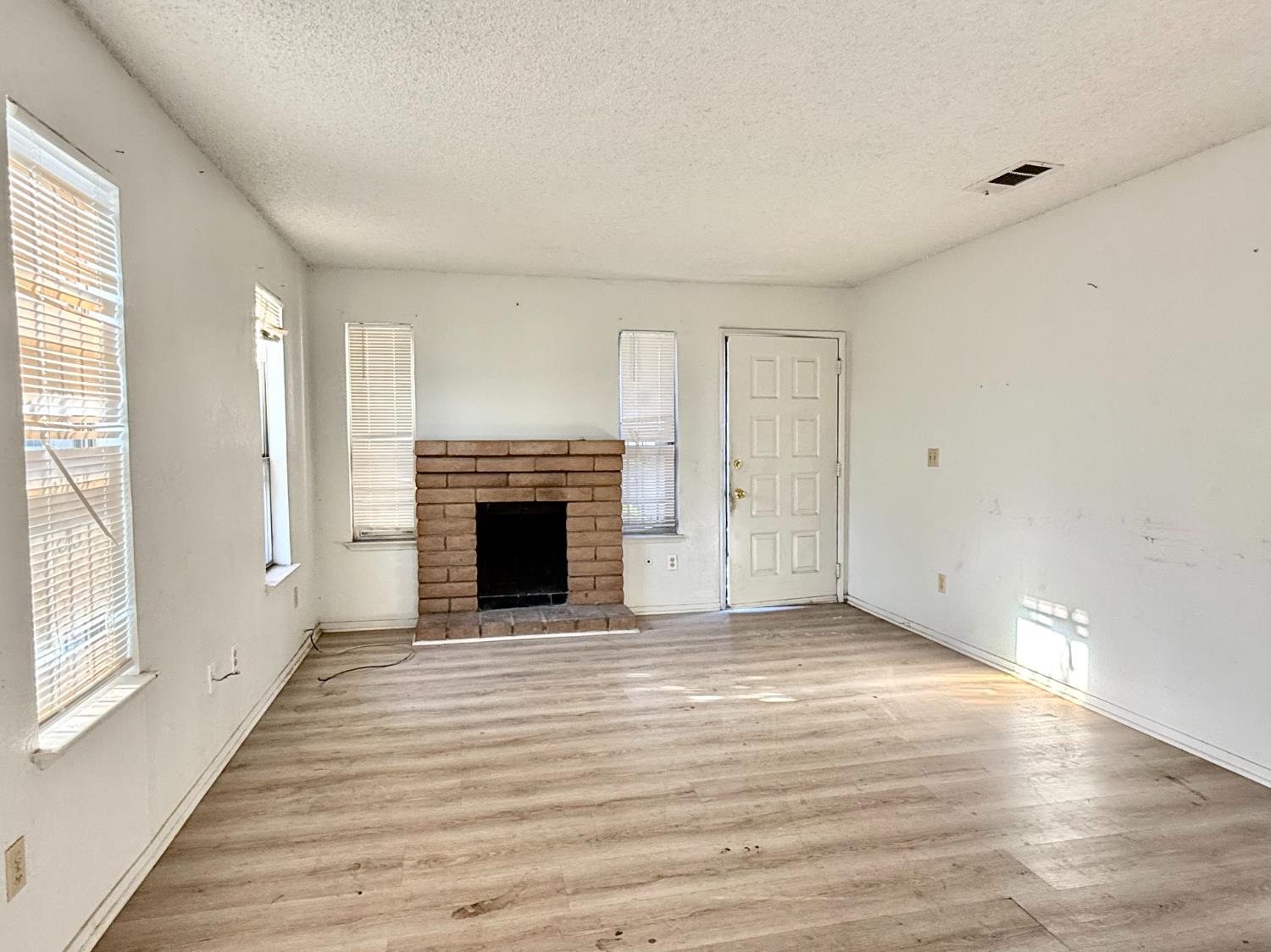 1027 W Dakota Ave #113, Fresno, CA 93705