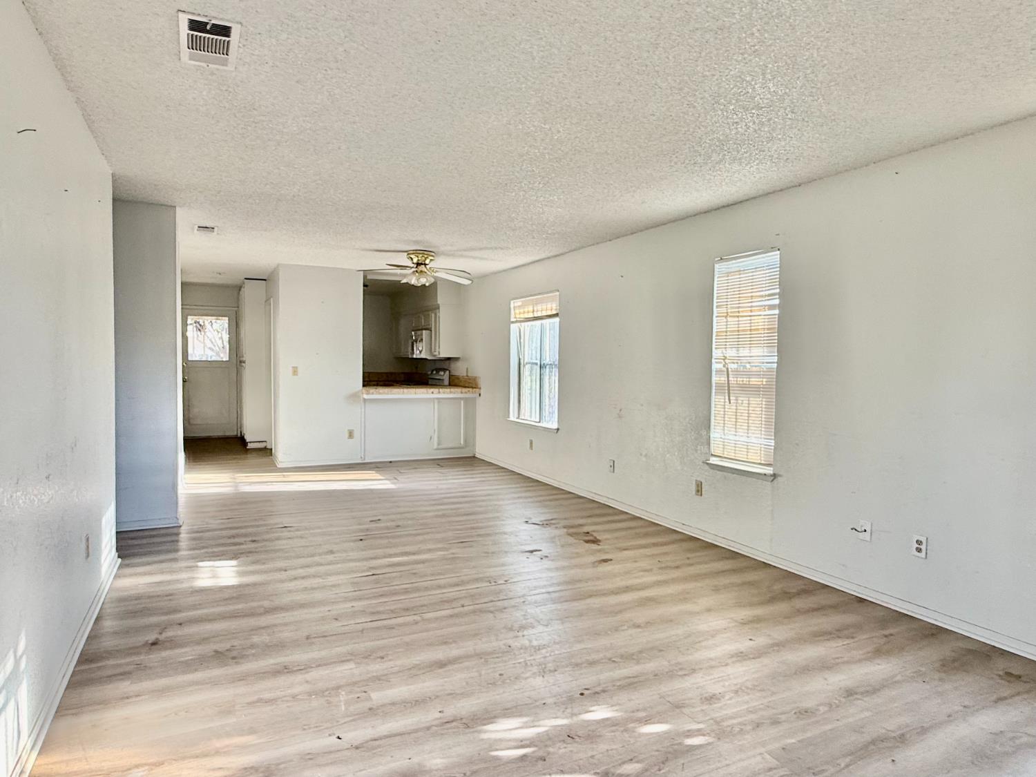1027 W Dakota Ave #113, Fresno, CA 93705
