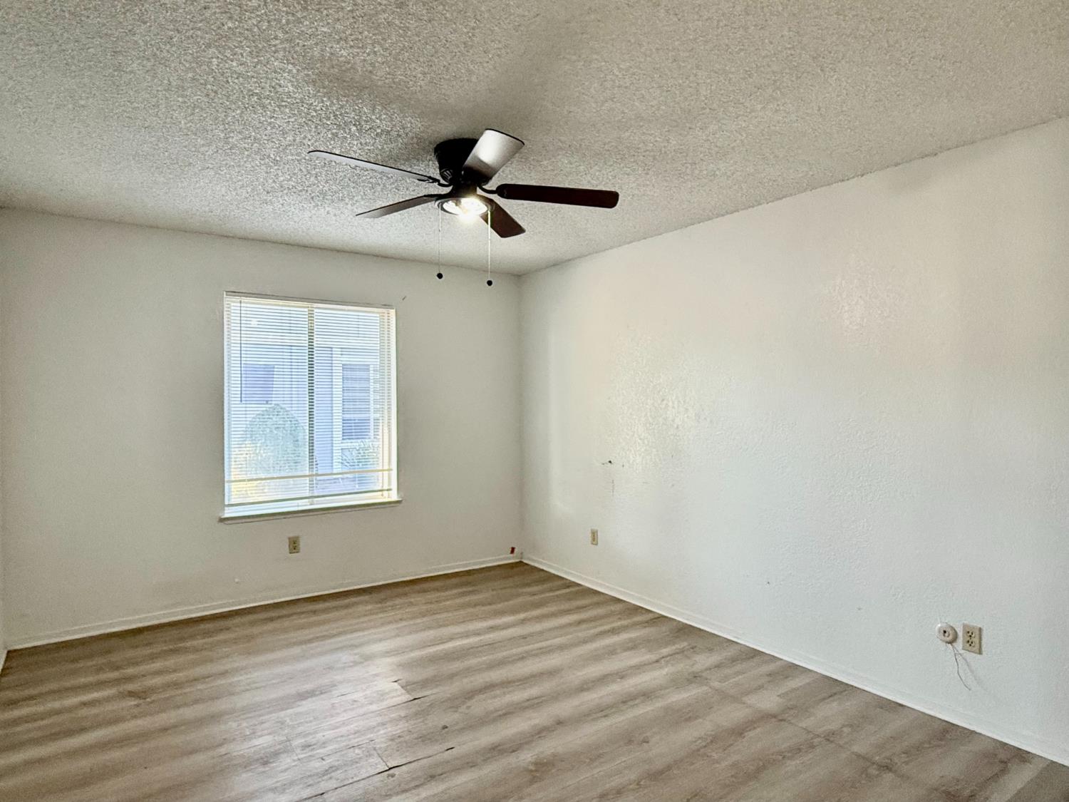 1027 W Dakota Ave #113, Fresno, CA 93705