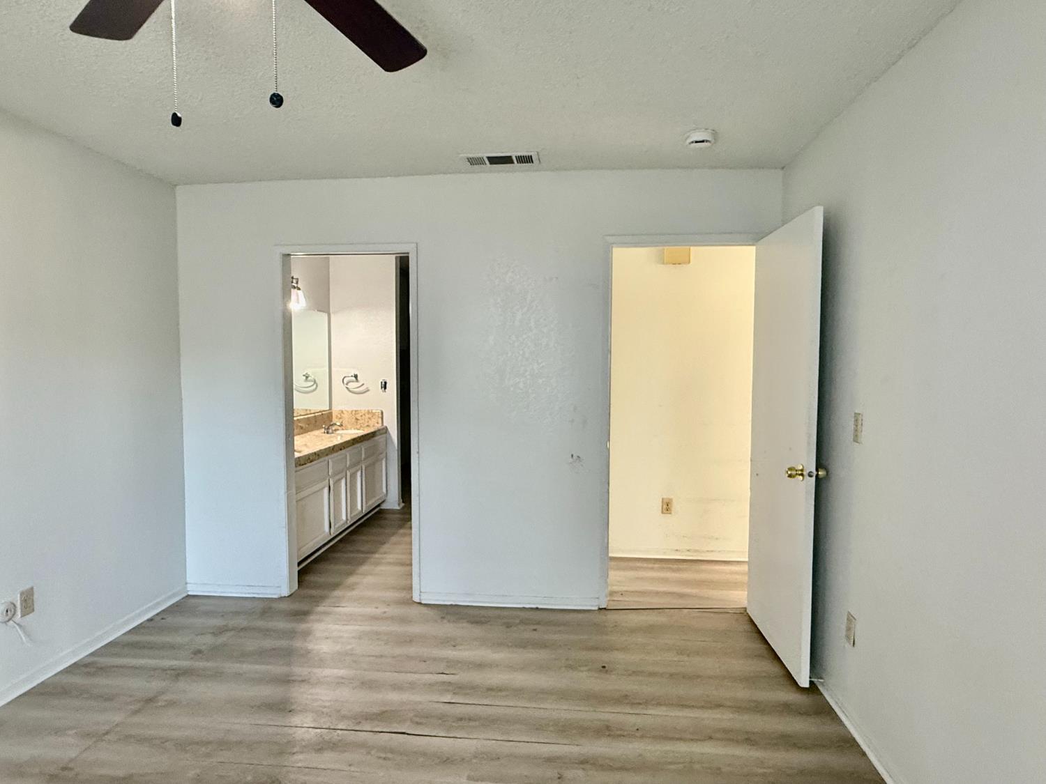 1027 W Dakota Ave #113, Fresno, CA 93705