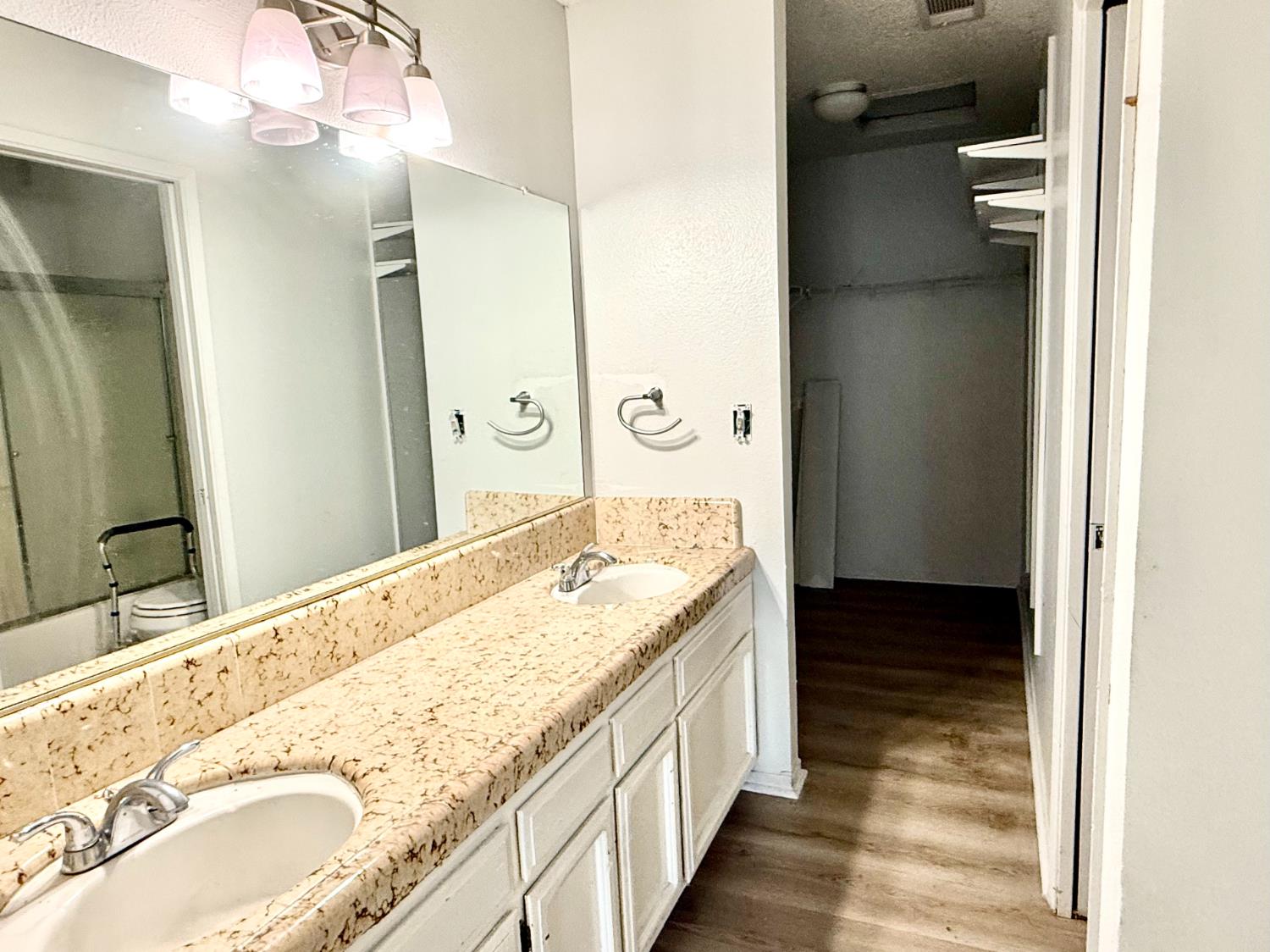 1027 W Dakota Ave #113, Fresno, CA 93705