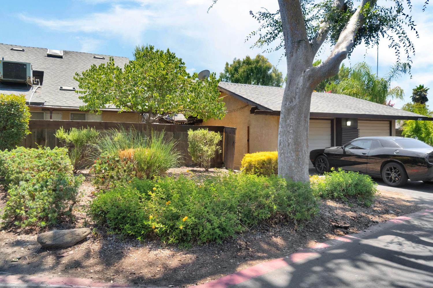 64 W Sierra Ave #102, Fresno, CA 93704