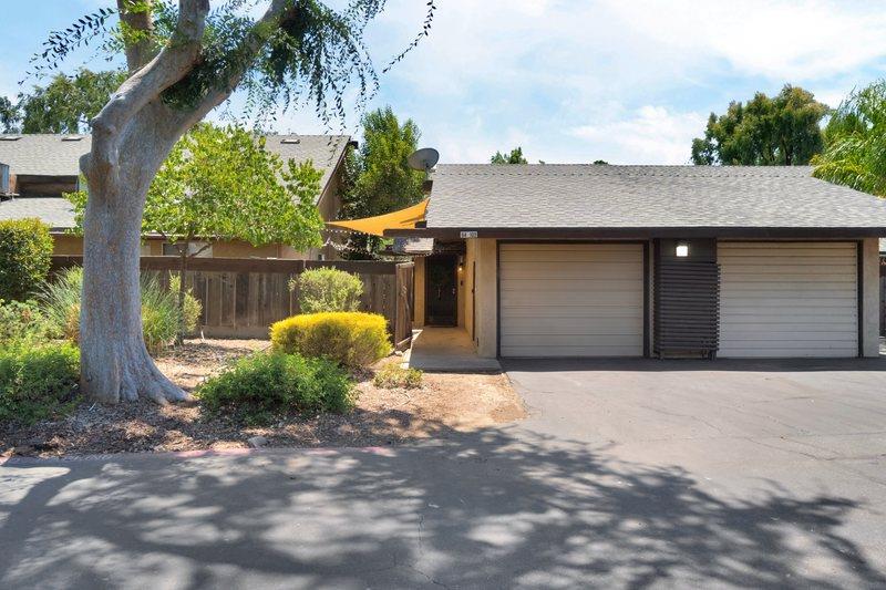 64 W Sierra Ave #102, Fresno, CA 93704