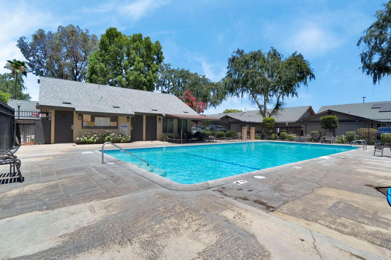 64 W Sierra Ave #102, Fresno, CA 93704
