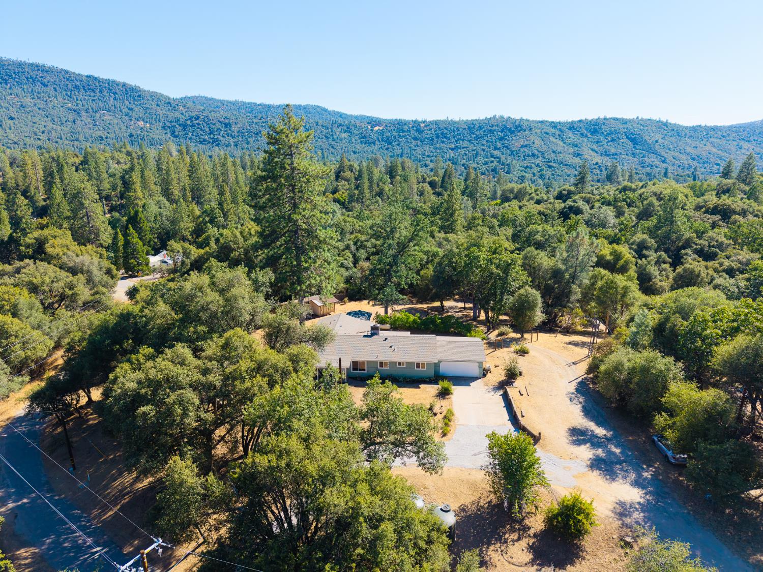 38696 Sierra Lakes Dr, Oakhurst, CA 93644