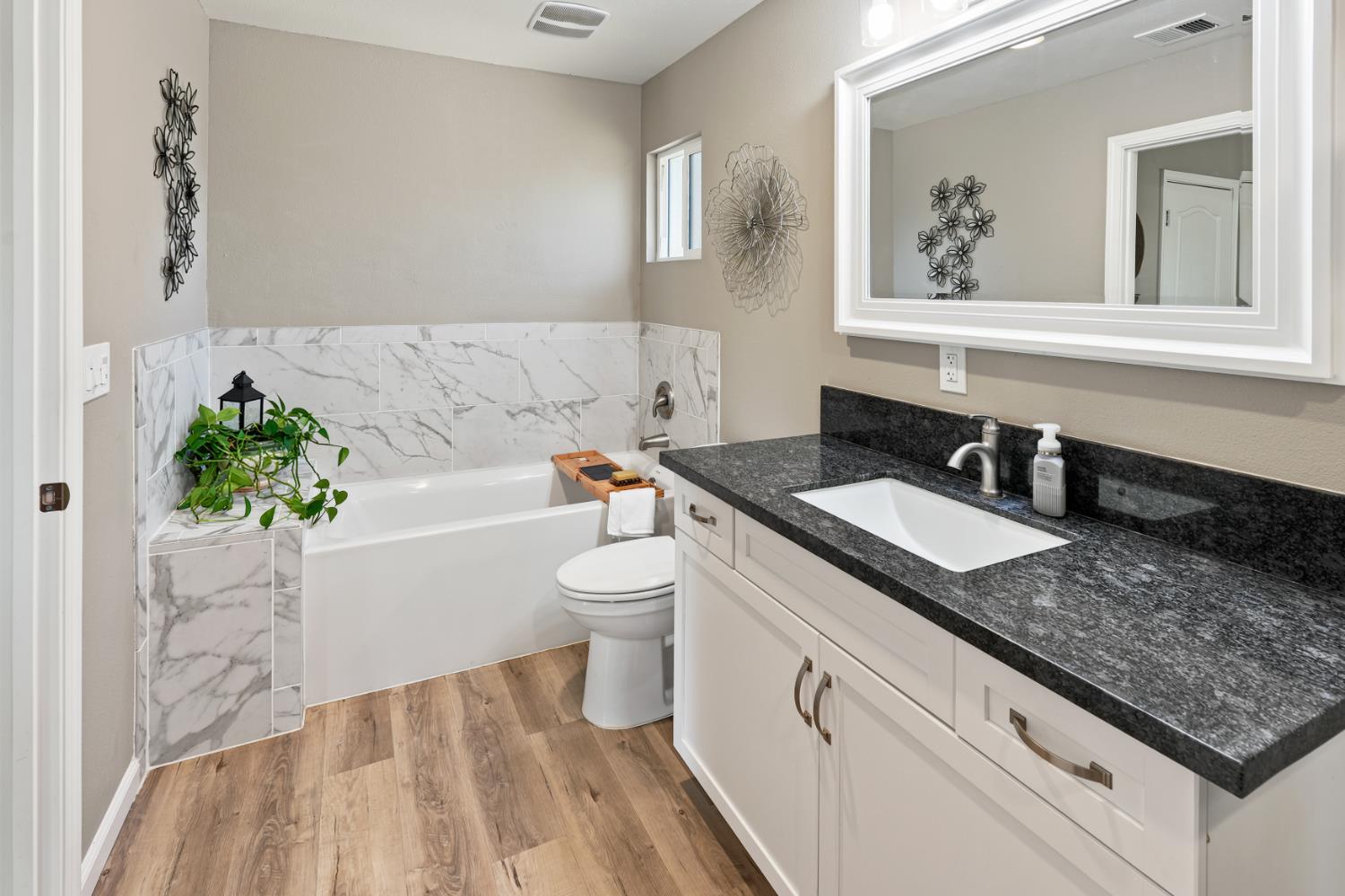 38696 Sierra Lakes Dr, Oakhurst, CA 93644