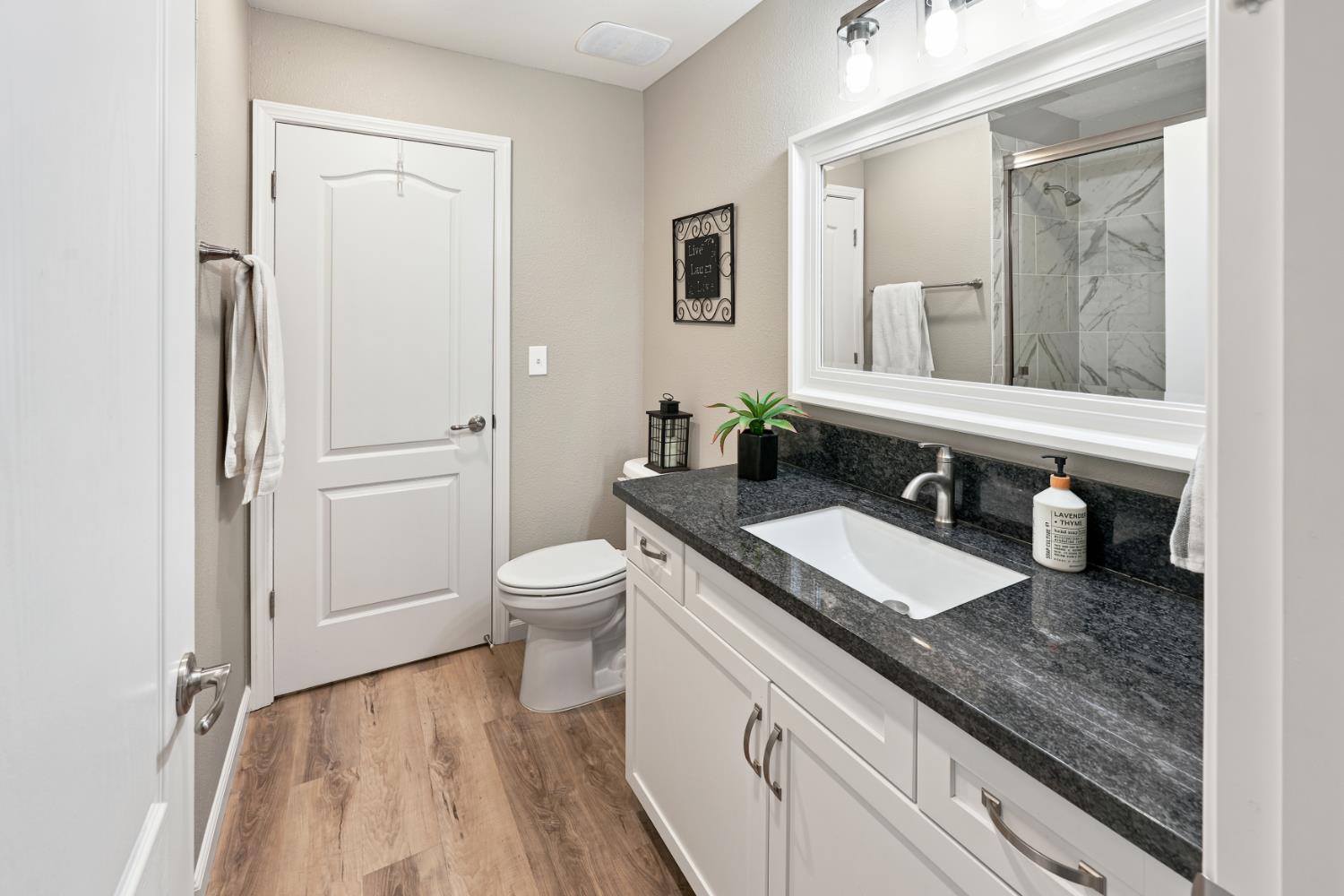 38696 Sierra Lakes Dr, Oakhurst, CA 93644