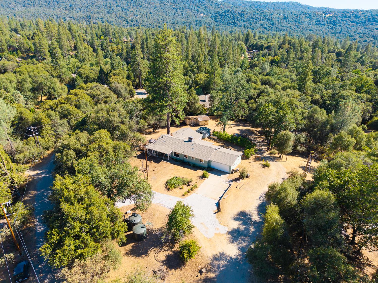 38696 Sierra Lakes Dr, Oakhurst, CA 93644