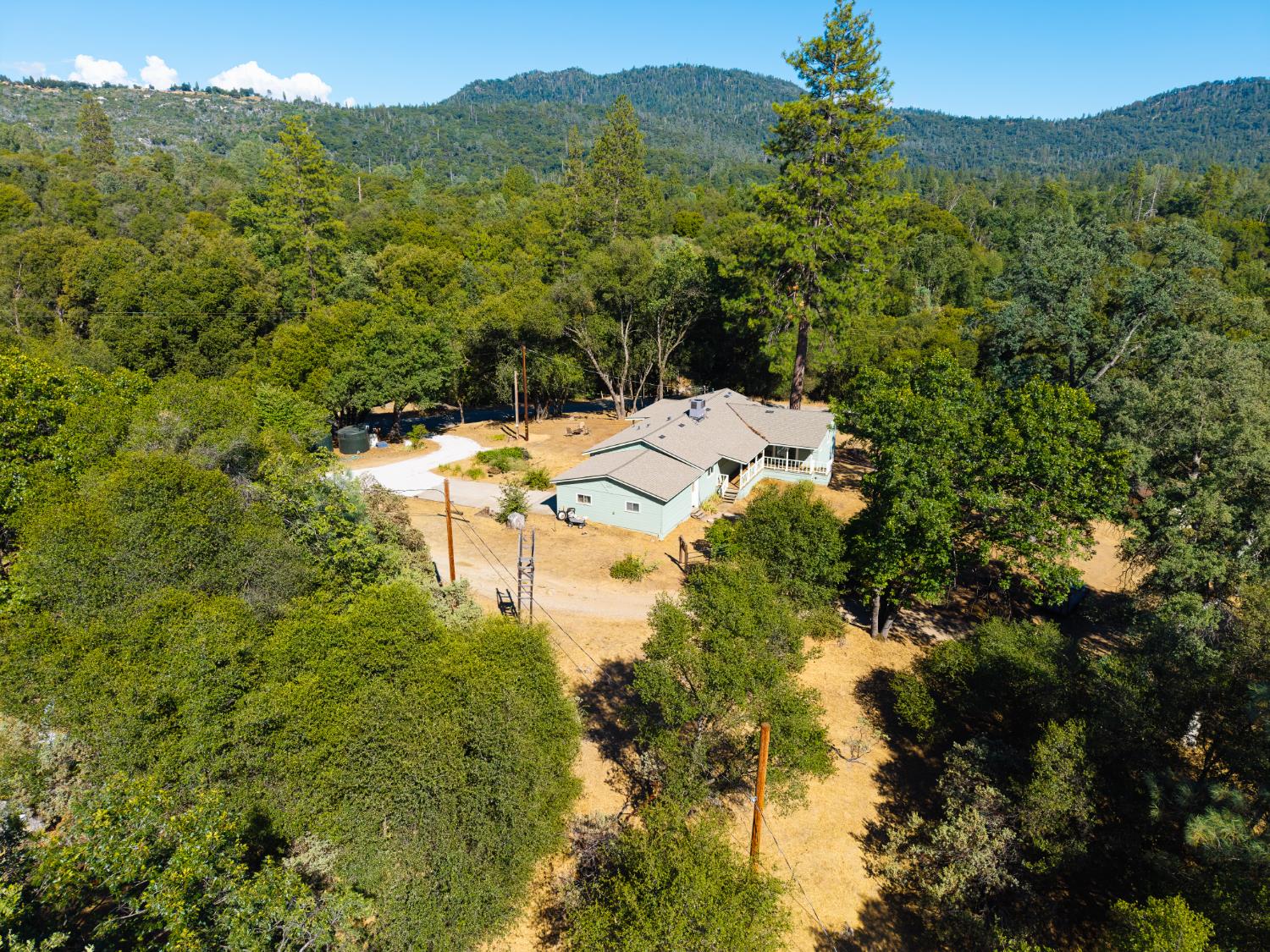 38696 Sierra Lakes Dr, Oakhurst, CA 93644