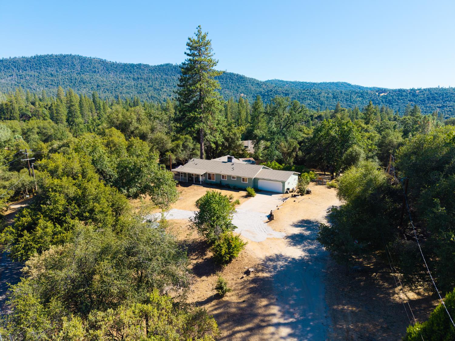 38696 Sierra Lakes Dr, Oakhurst, CA 93644