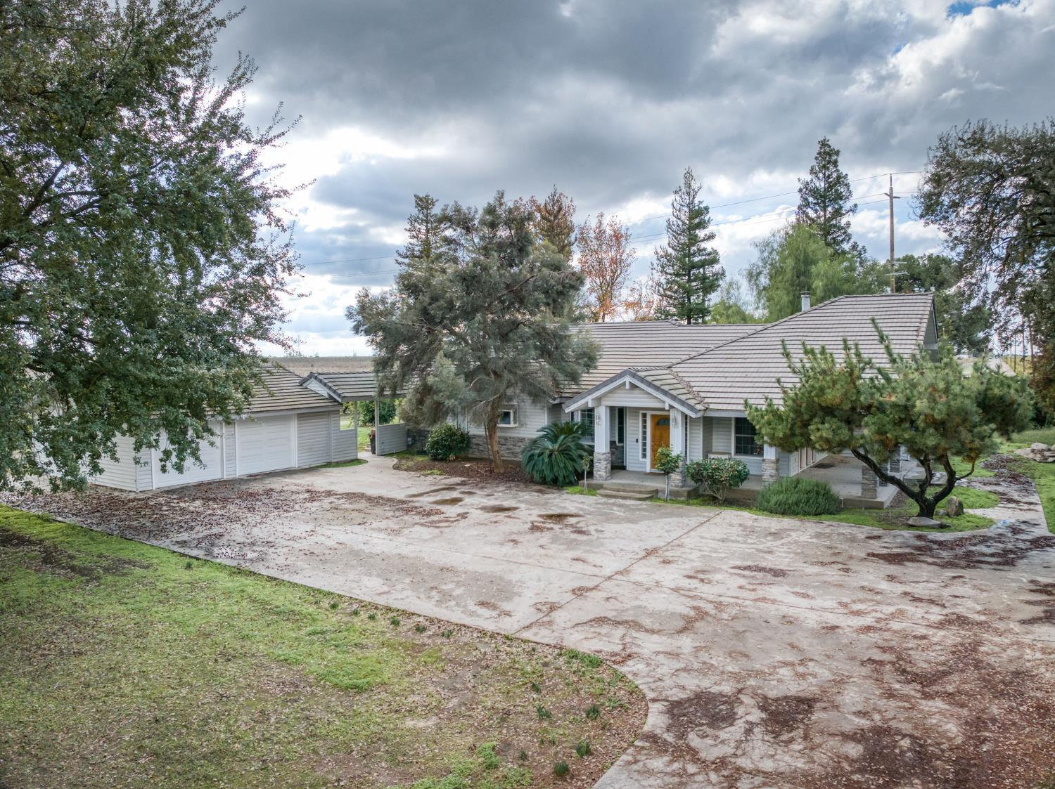 10477 S Henderson Rd, Fresno, CA 93706