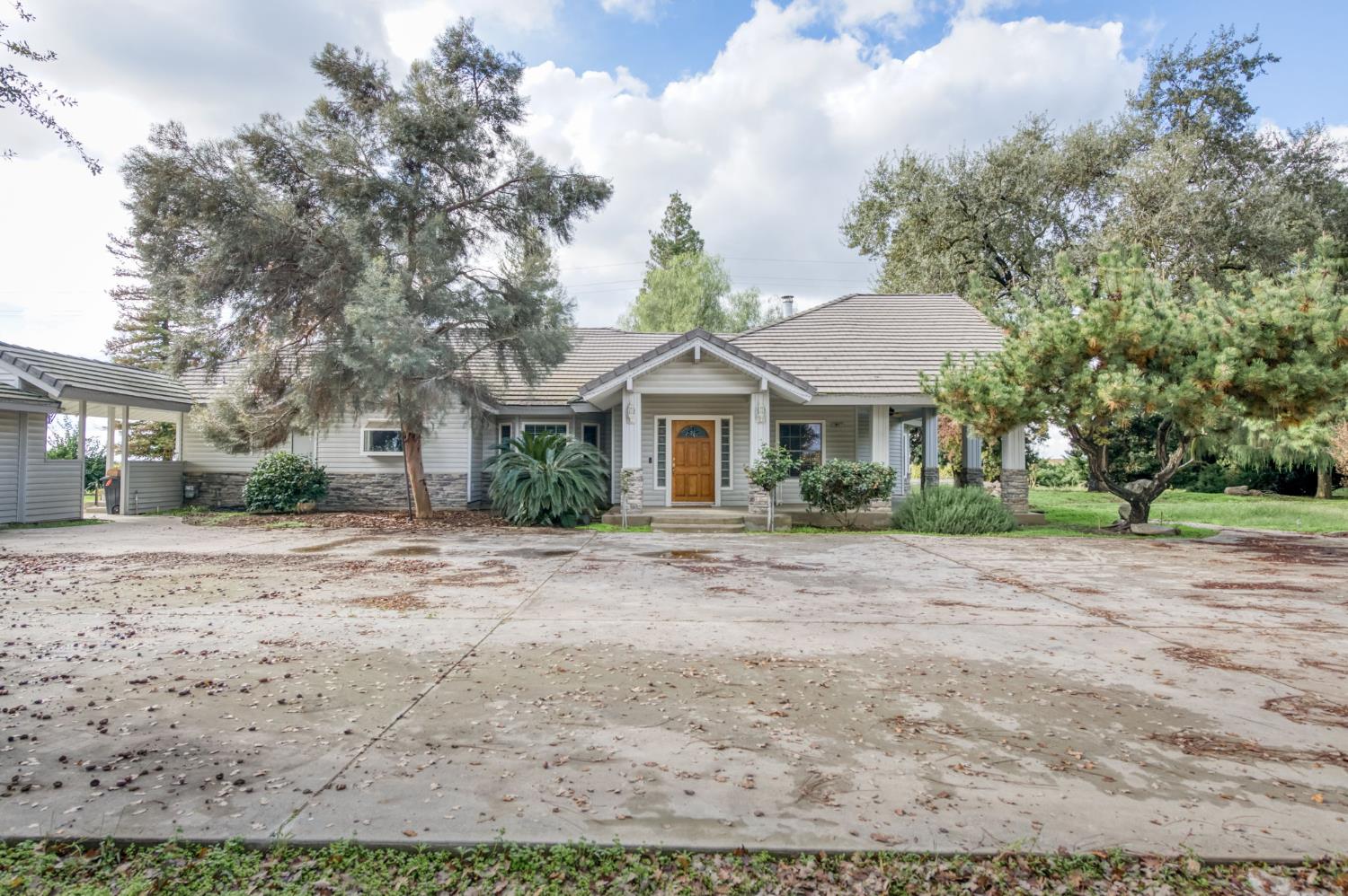 10477 S Henderson Rd, Fresno, CA 93706