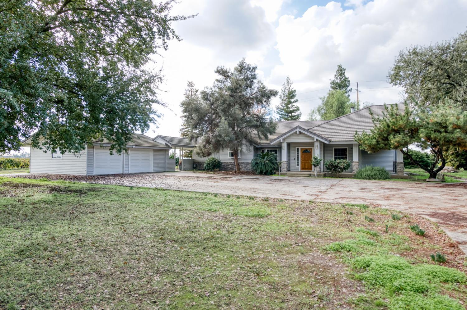 10477 S Henderson Rd, Fresno, CA 93706