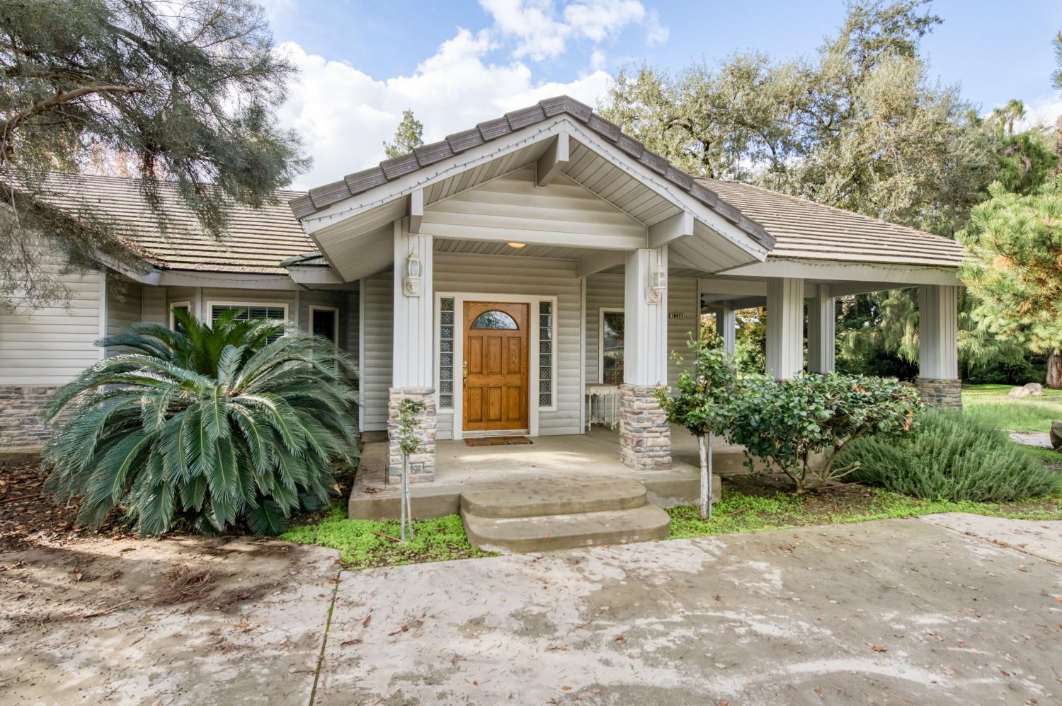 10477 S Henderson Rd, Fresno, CA 93706