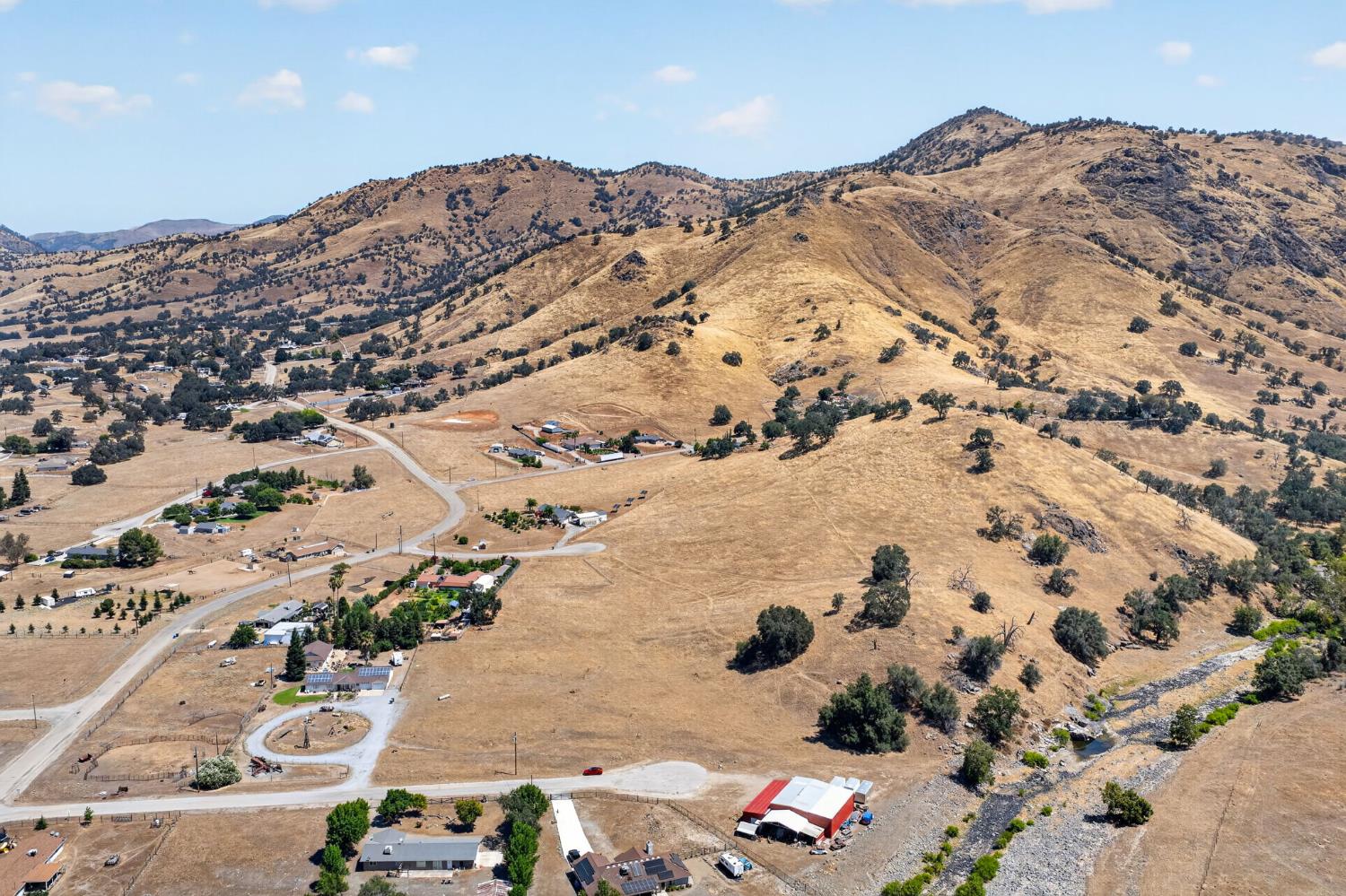 6050 Dogwood Lane, Sanger, CA 93657