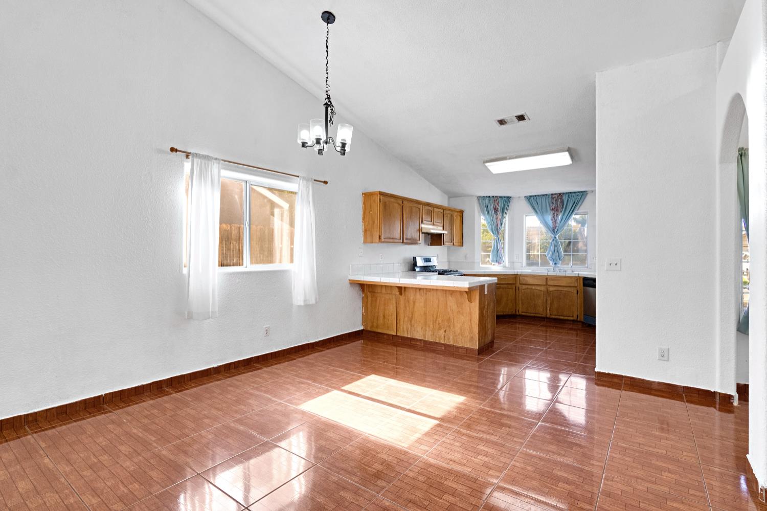 5798 W Acacia Ave, Fresno, CA 93722