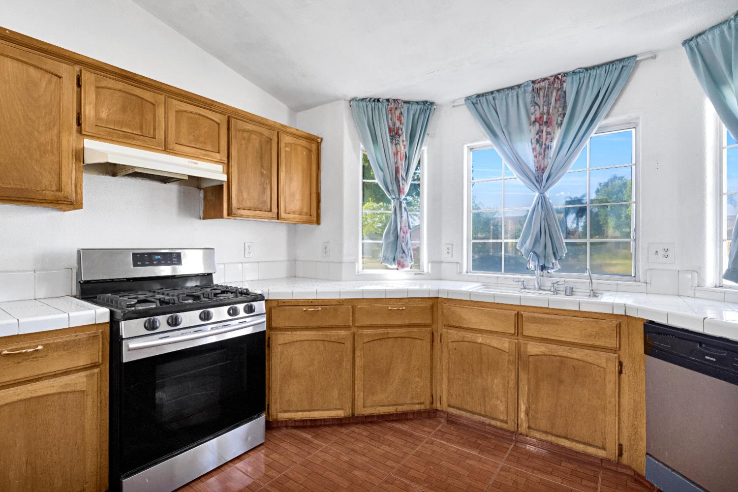 5798 W Acacia Ave, Fresno, CA 93722