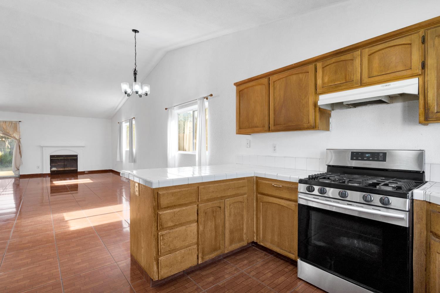 5798 W Acacia Ave, Fresno, CA 93722