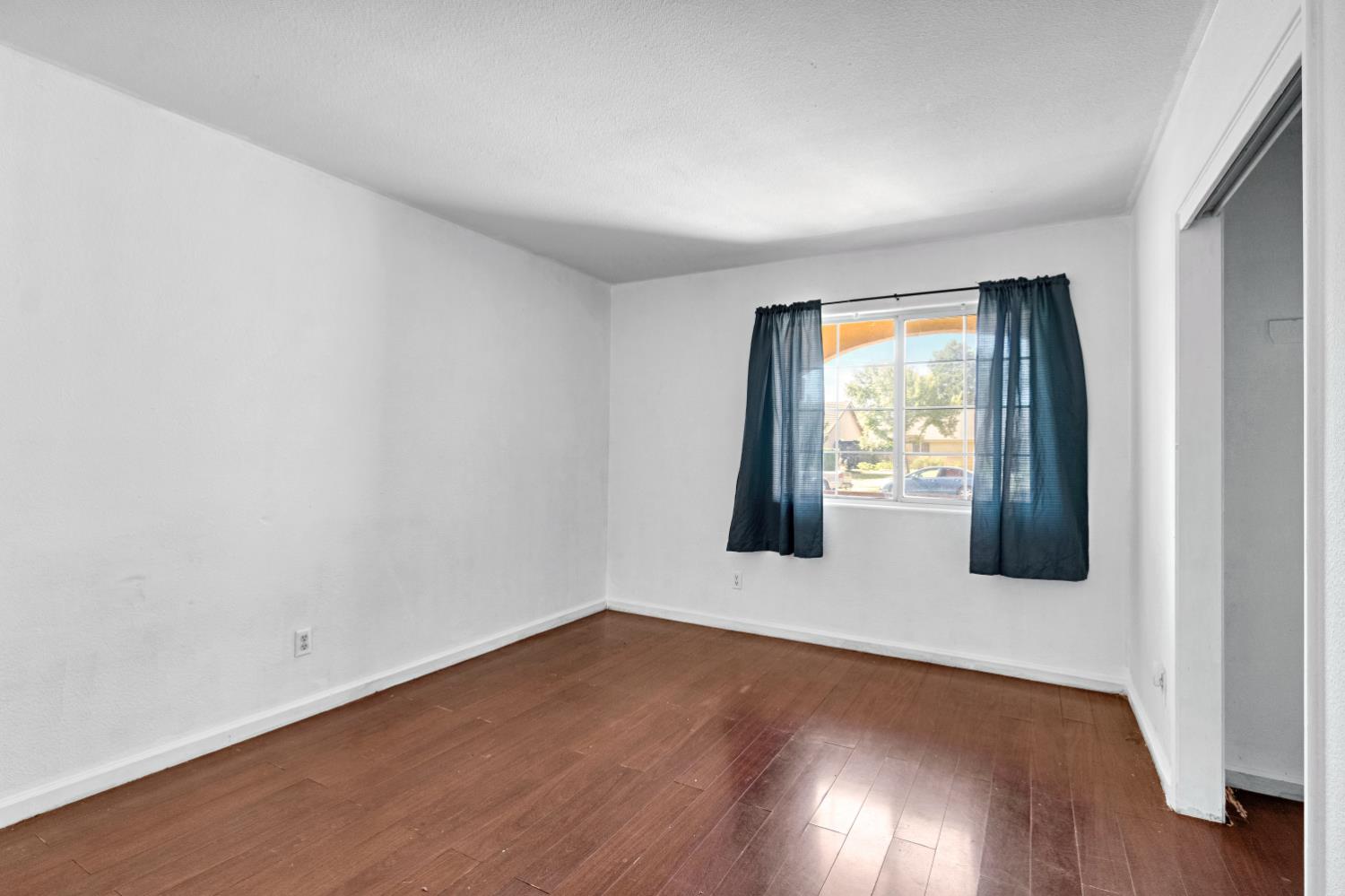 5798 W Acacia Ave, Fresno, CA 93722