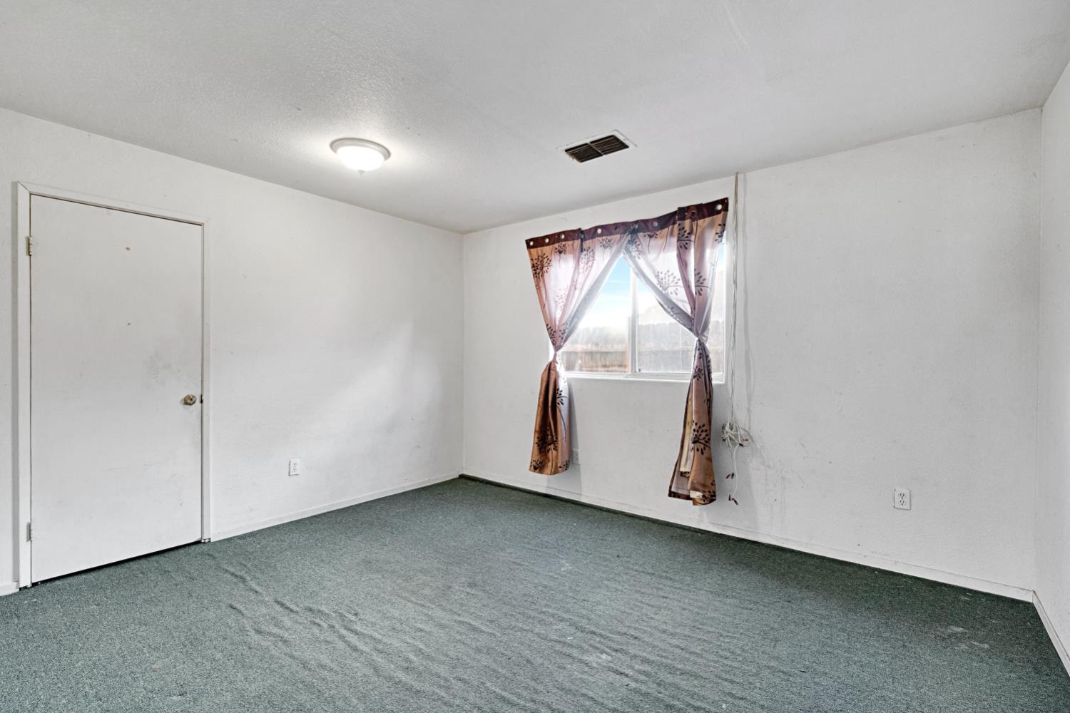 5798 W Acacia Ave, Fresno, CA 93722