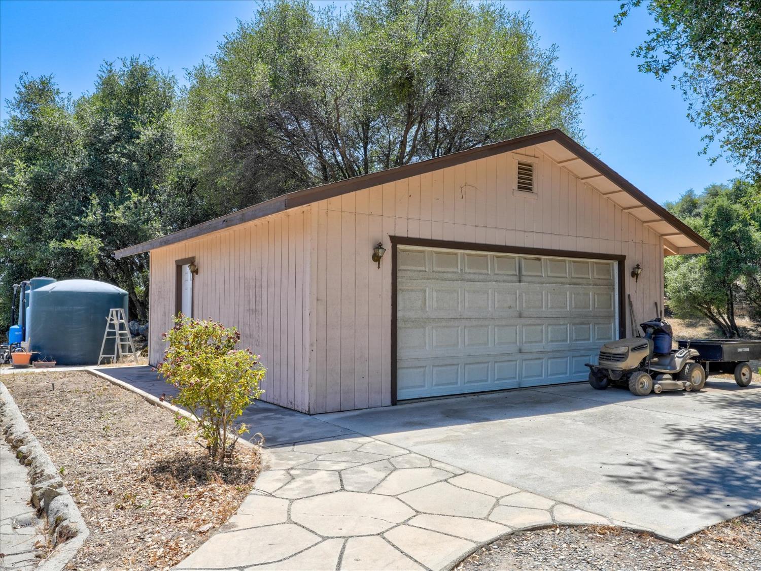 45200 Songbird Ln, Ahwahnee, CA 93601