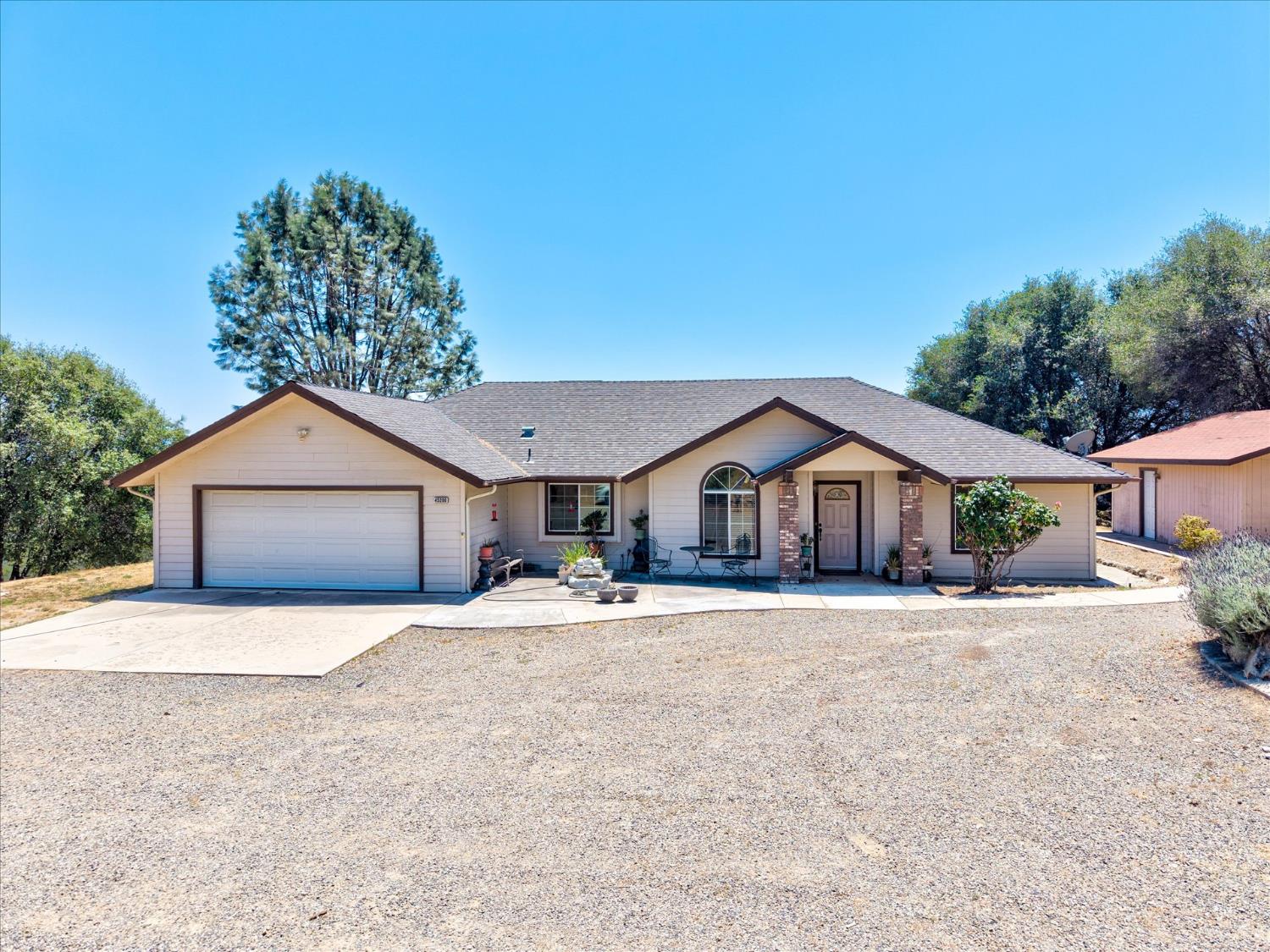 45200 Songbird Ln, Ahwahnee, CA 93601