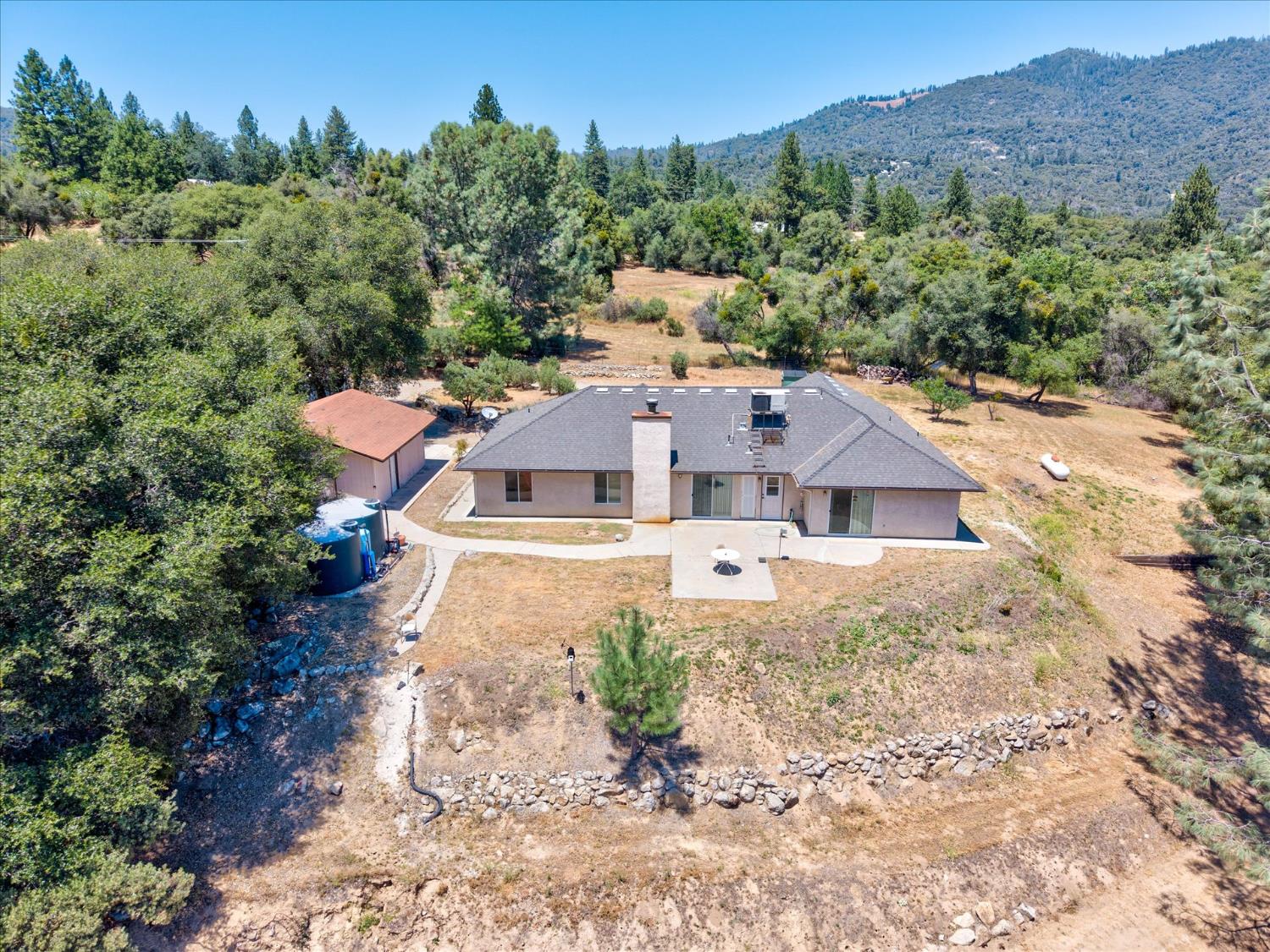 45200 Songbird Ln, Ahwahnee, CA 93601