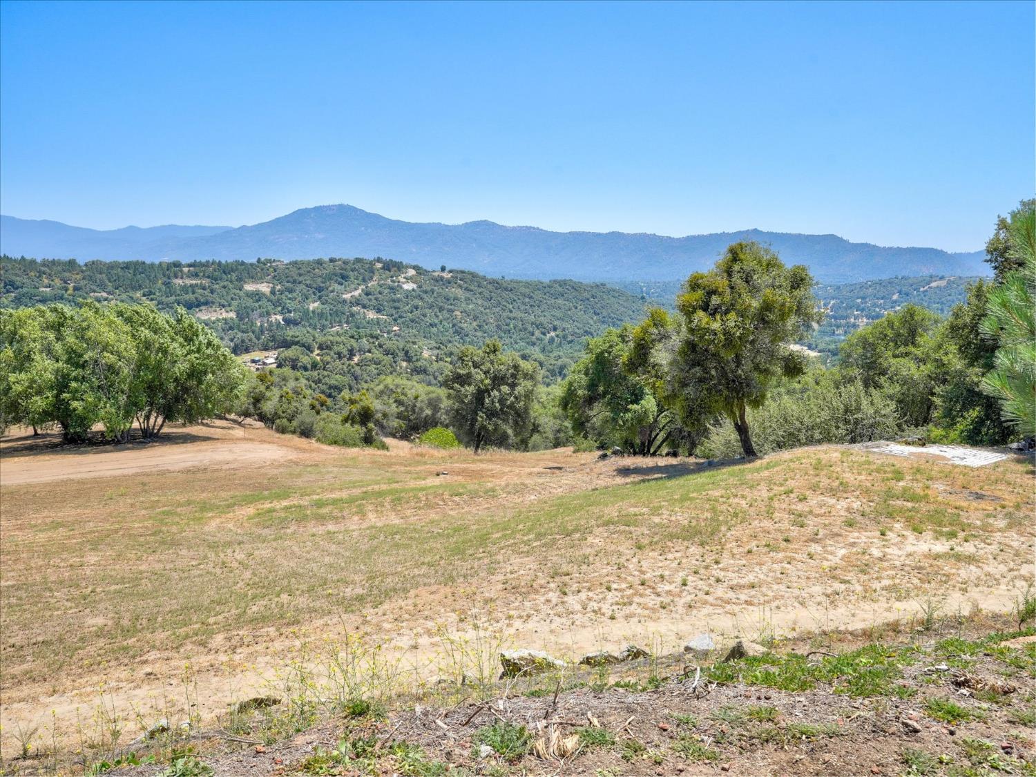 45200 Songbird Ln, Ahwahnee, CA 93601