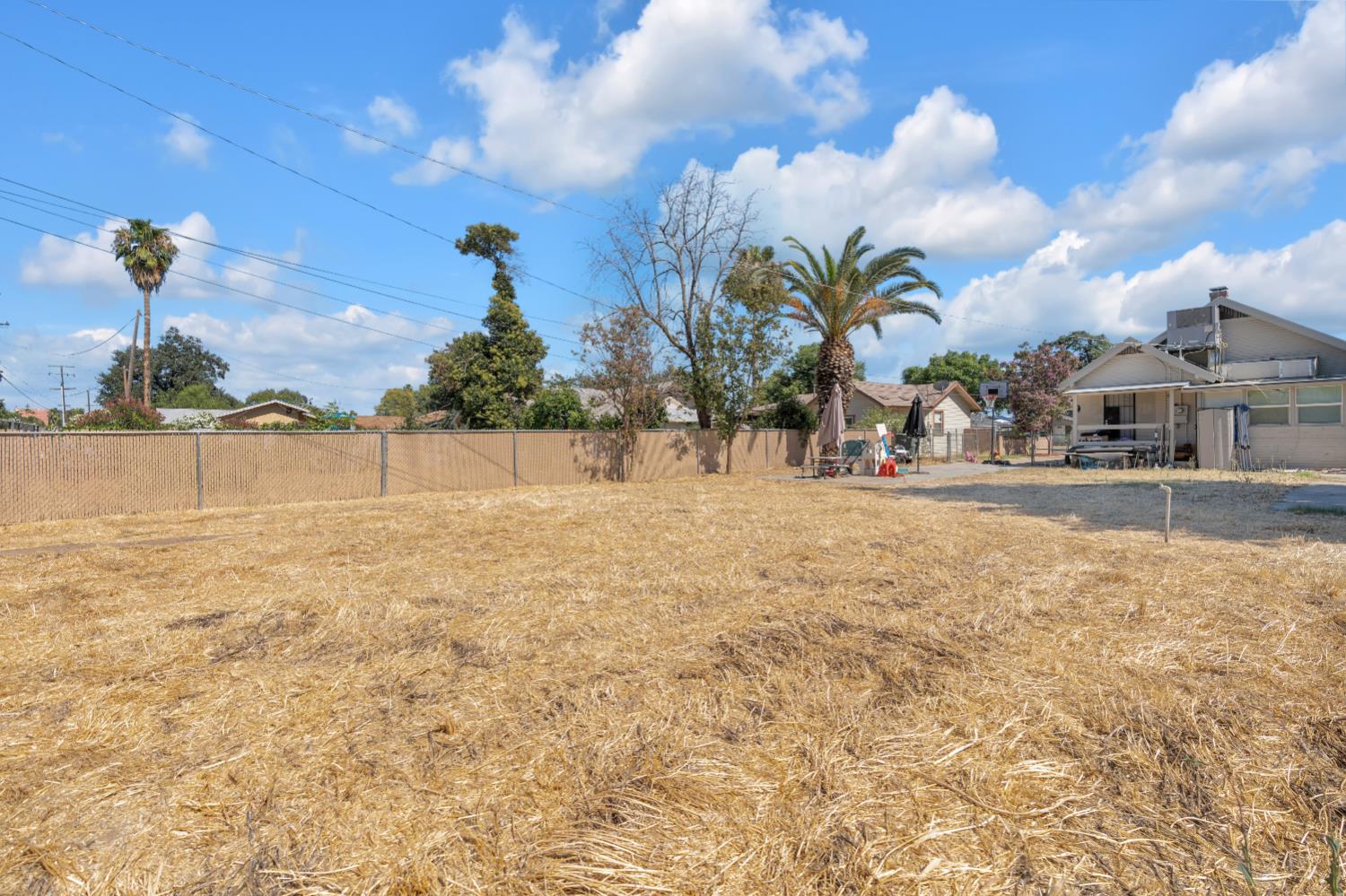 3825 E Mono St, Fresno, CA 93702