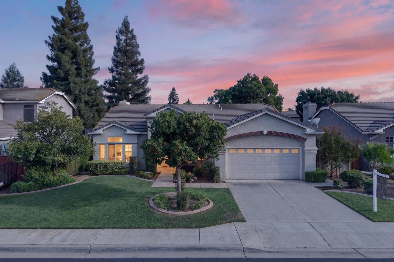 2554 Twain Ave, Clovis, CA 93611