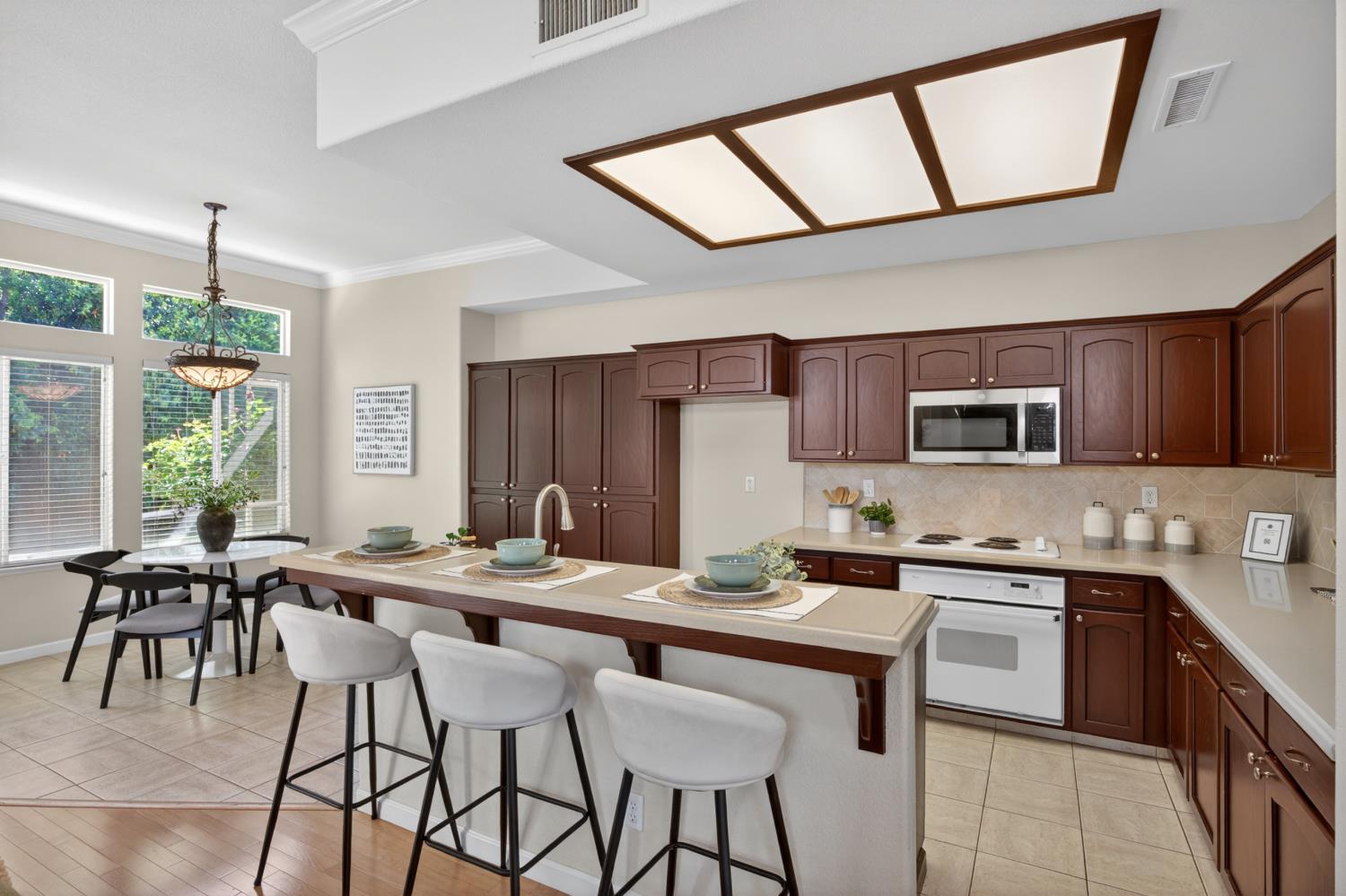 2554 Twain Ave, Clovis, CA 93611