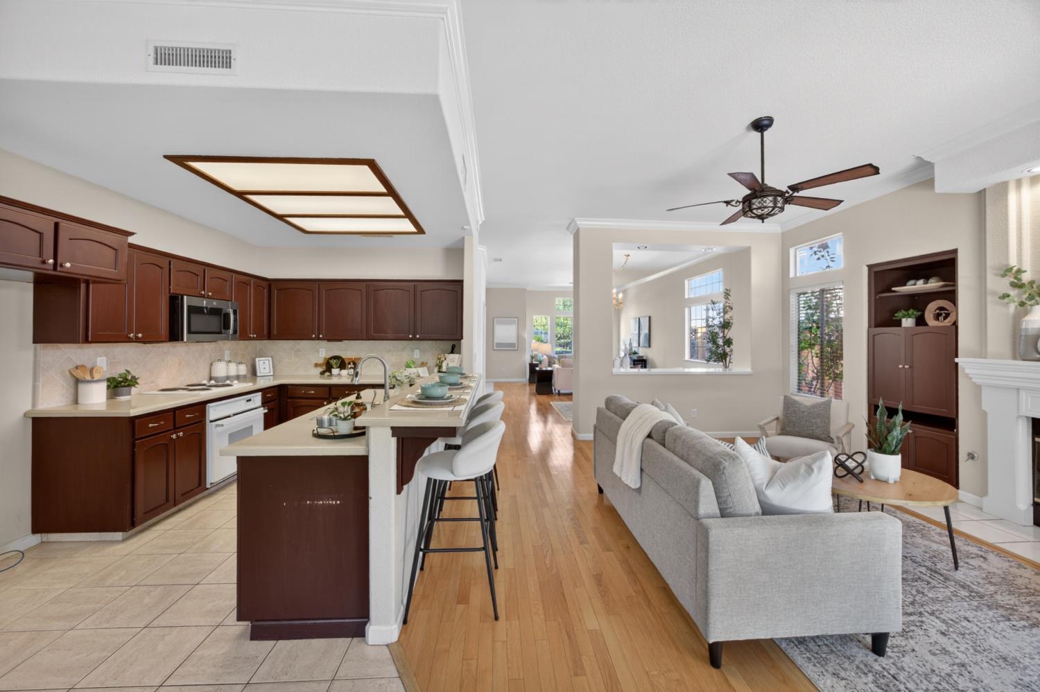 2554 Twain Ave, Clovis, CA 93611