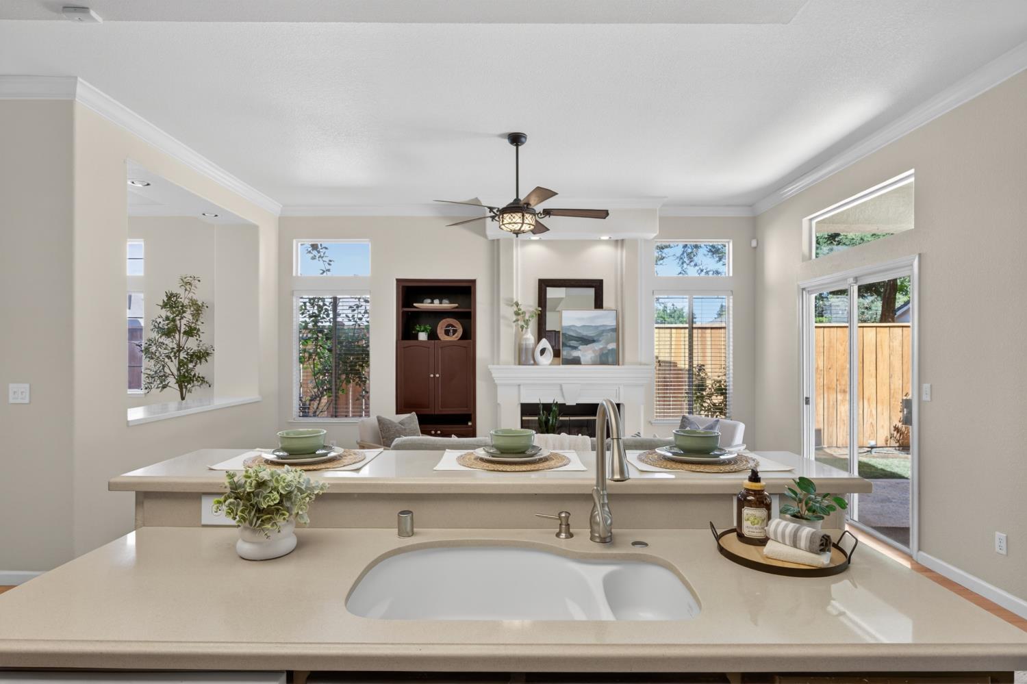 2554 Twain Ave, Clovis, CA 93611